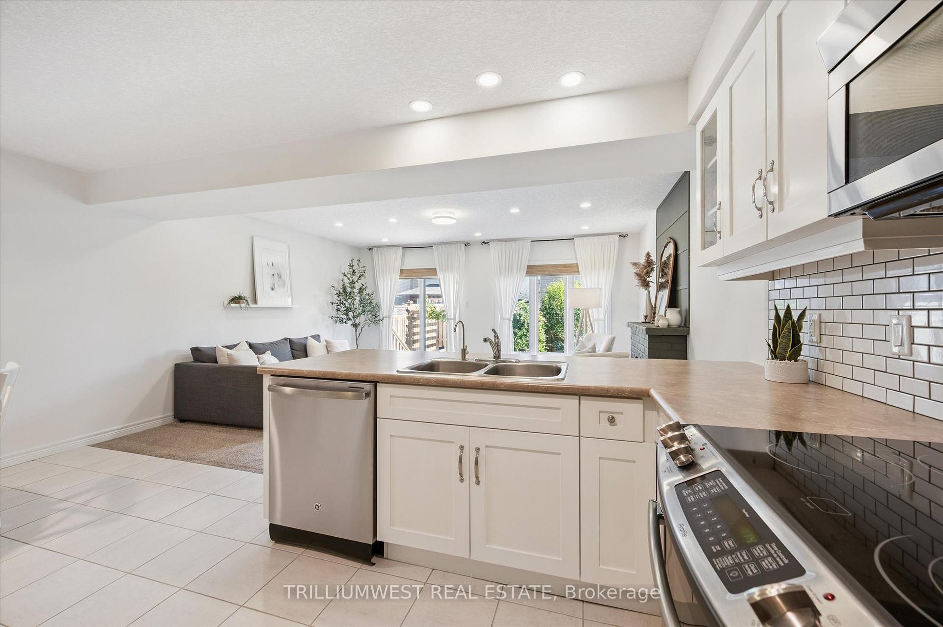 Photo 7 of 25 Sandybay Avenue, Kitchener — HOMEH
