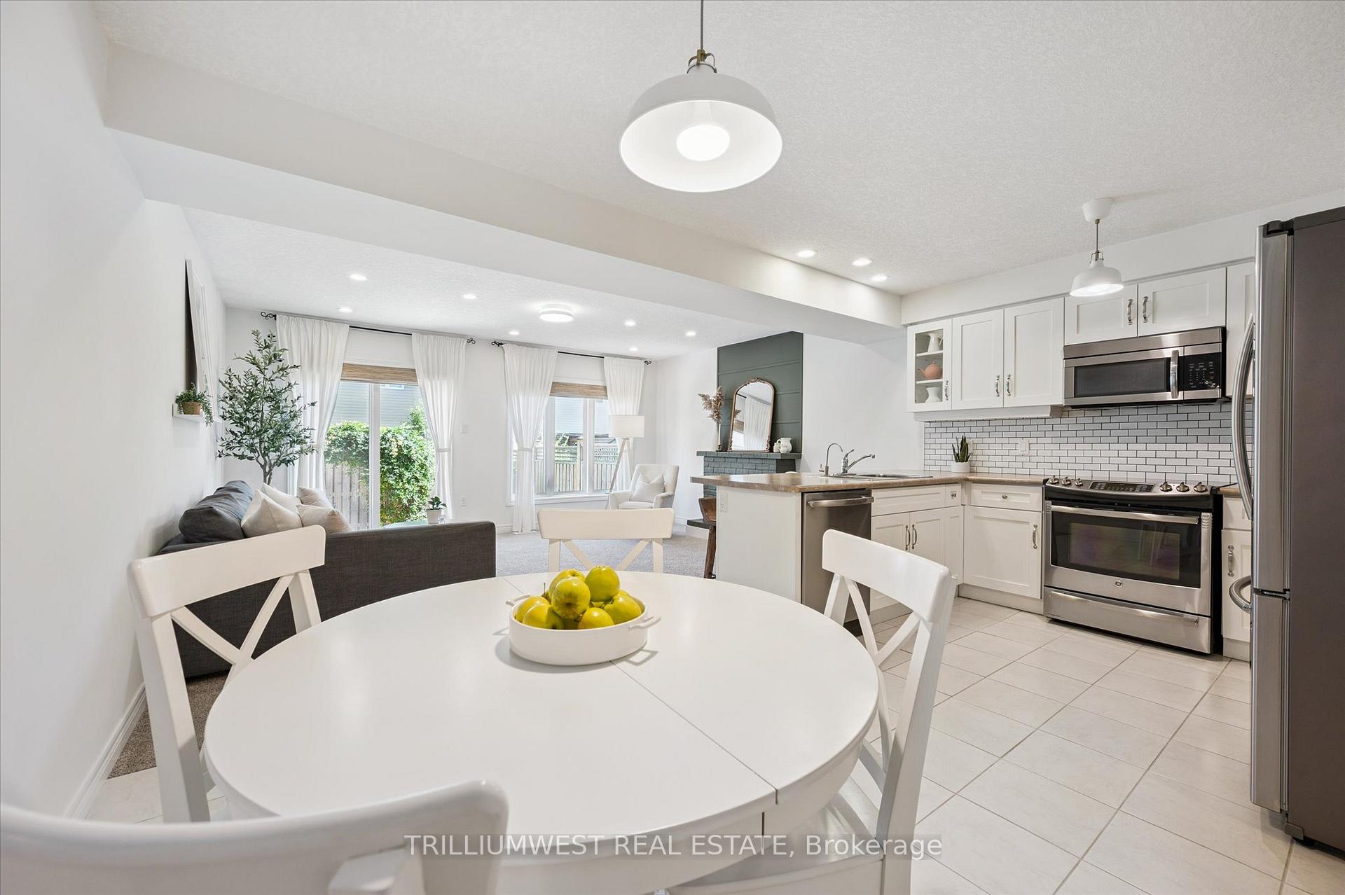 Photo 8 of 25 Sandybay Avenue, Kitchener — HOMEH