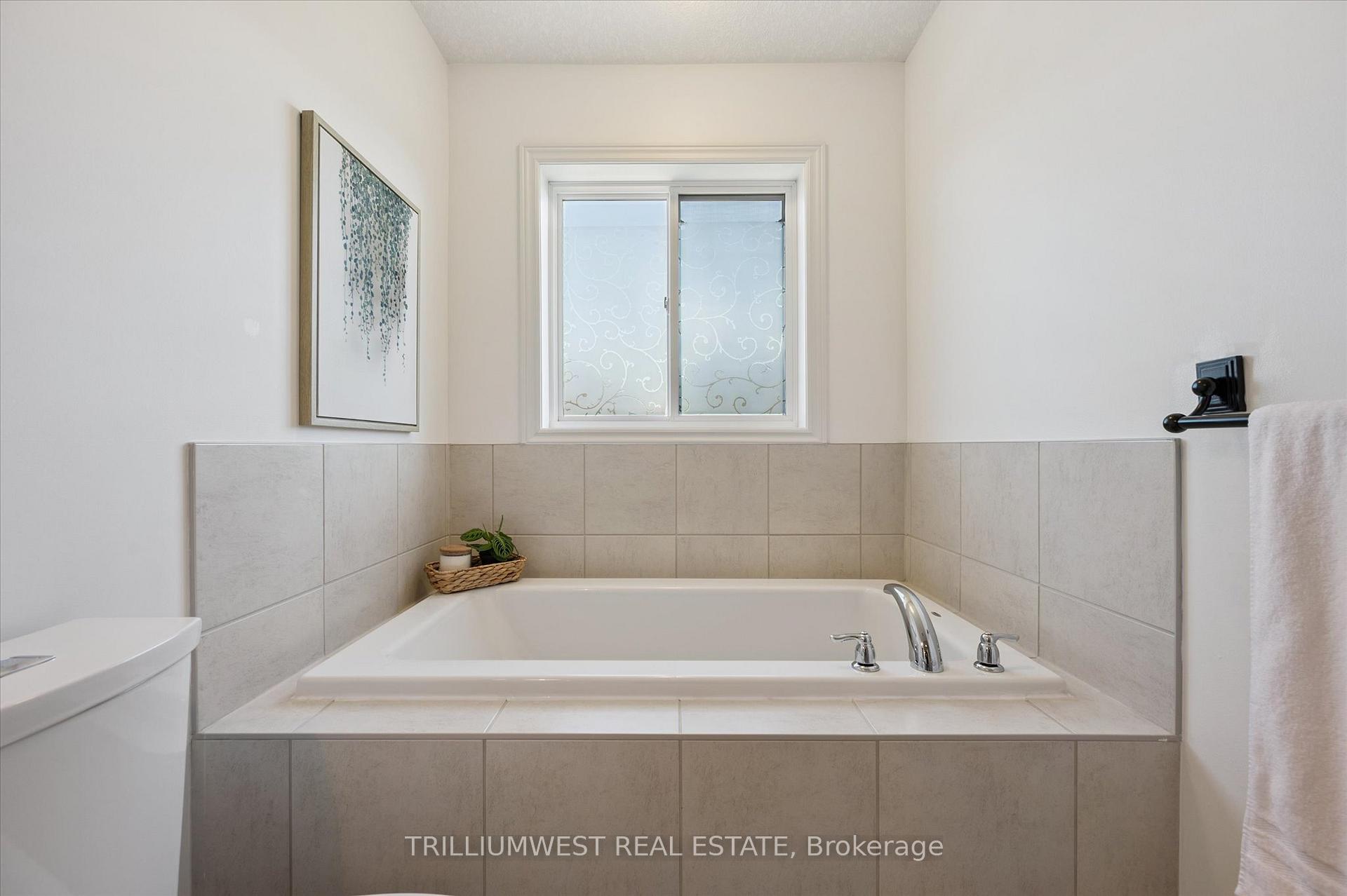 Photo 17 of 25 Sandybay Avenue, Kitchener — HOMEH