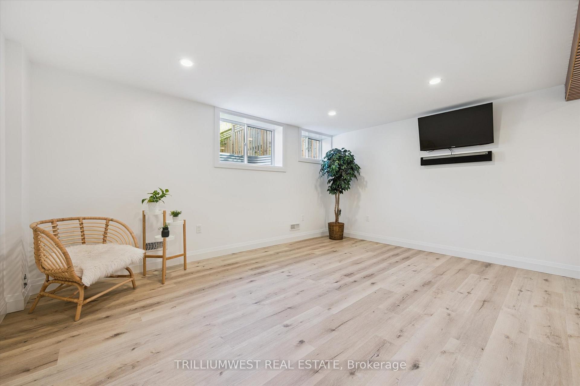 Photo 25 of 25 Sandybay Avenue, Kitchener — HOMEH