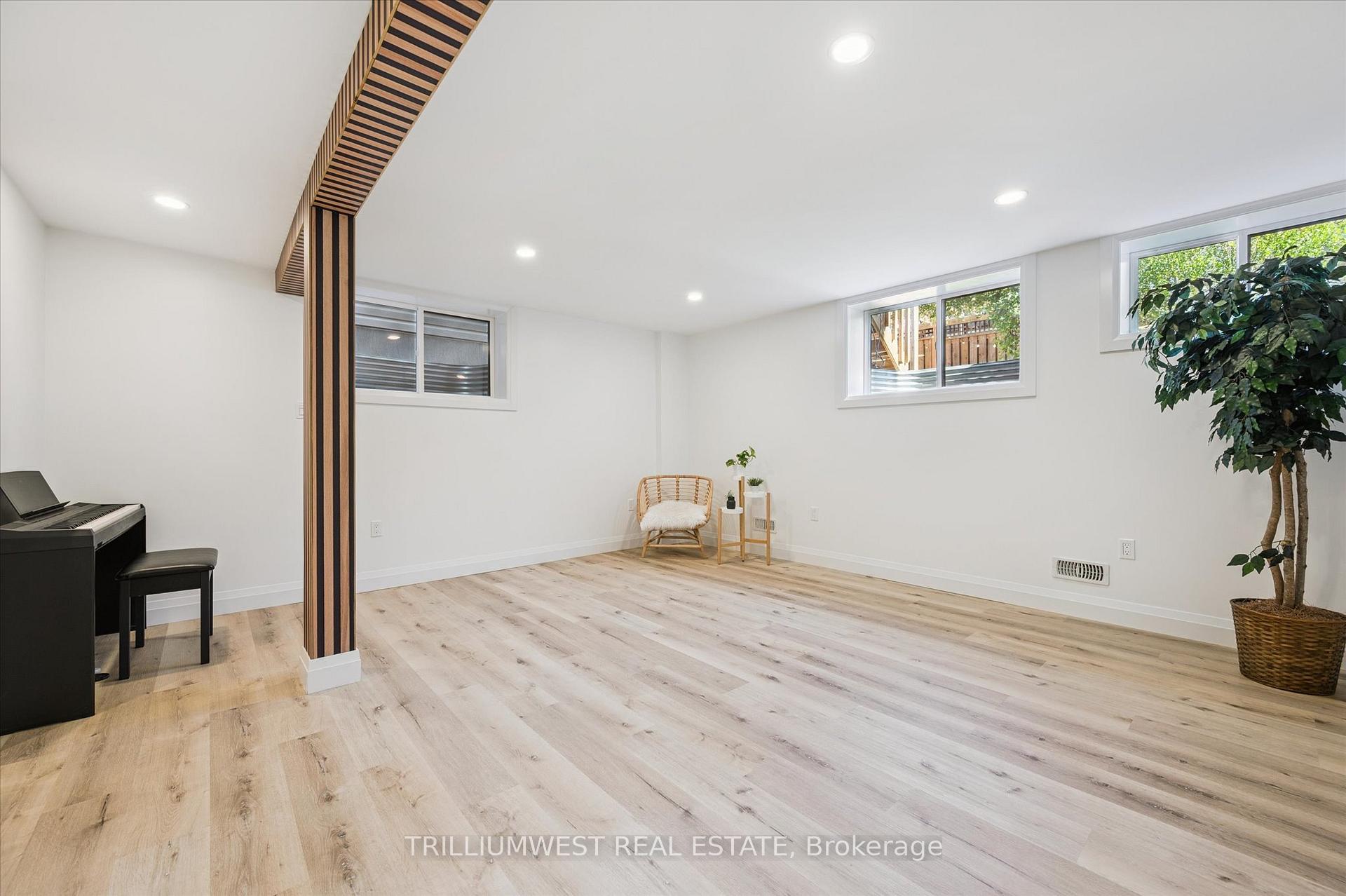 Photo 26 of 25 Sandybay Avenue, Kitchener — HOMEH