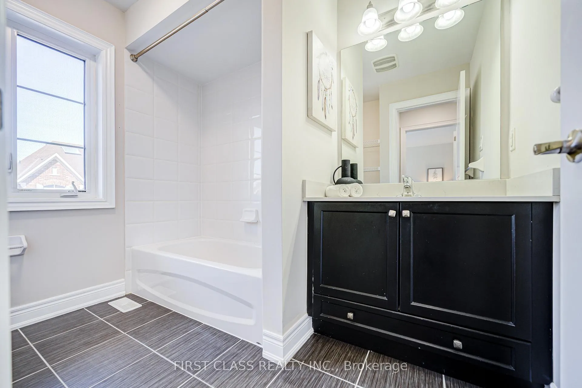Photo 37 of 77 Diamond Jubilee Drive, Markham, Cornell — HOMEH