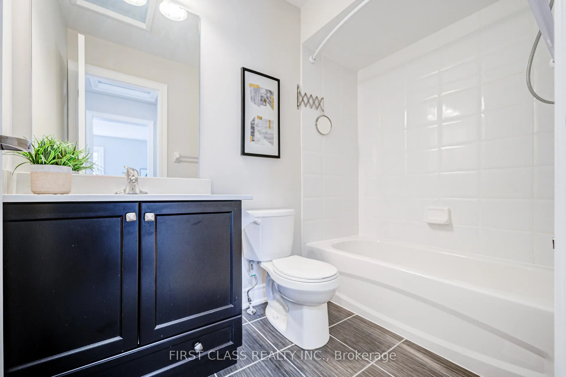 Photo 41 of 77 Diamond Jubilee Drive, Markham, Cornell — HOMEH