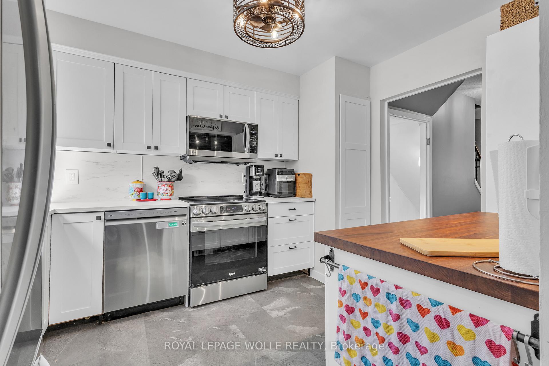 Photo 11 of 110 Shadeland Crescent, Kitchener — HOMEH