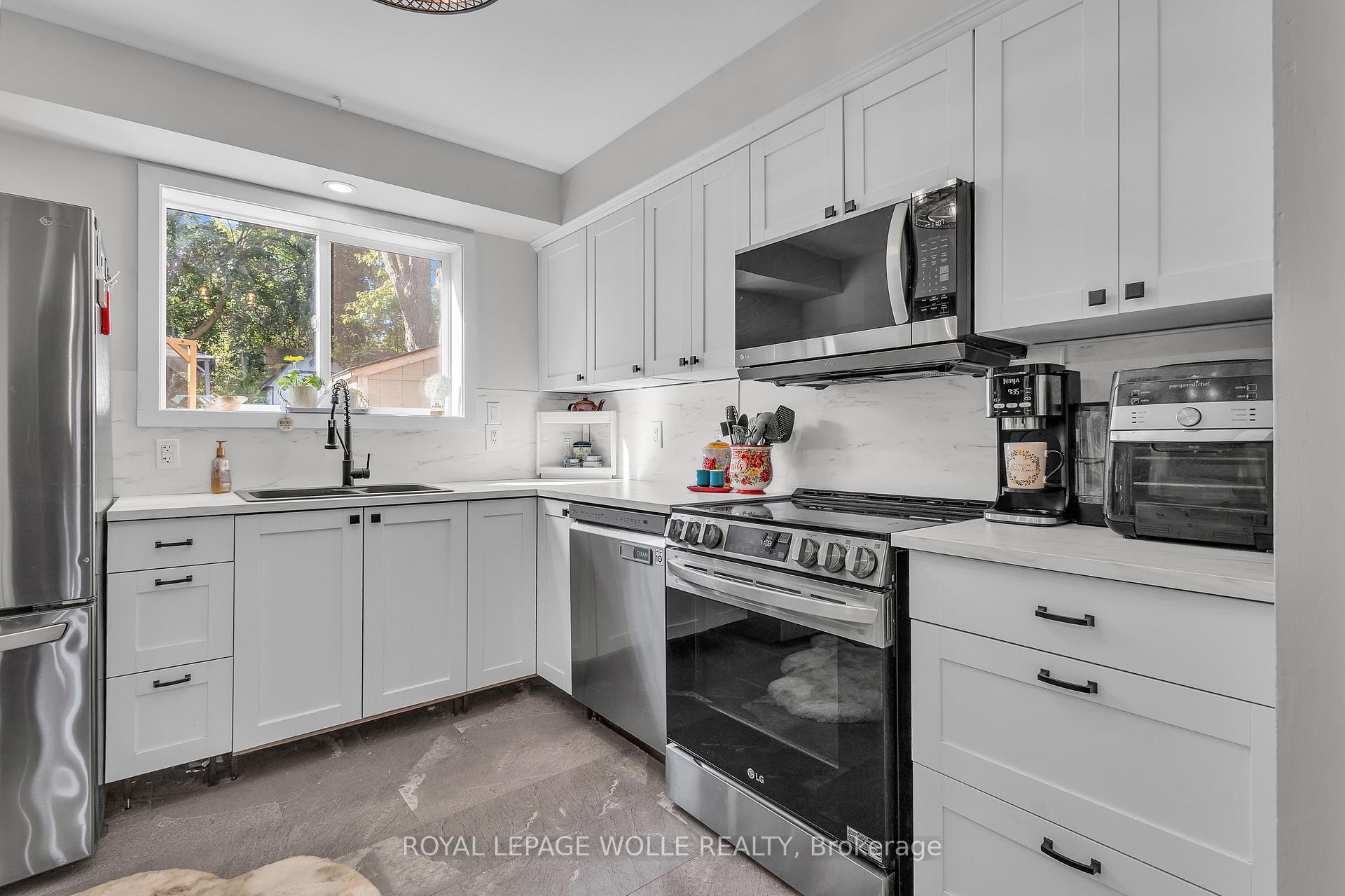 Photo 14 of 110 Shadeland Crescent, Kitchener — HOMEH