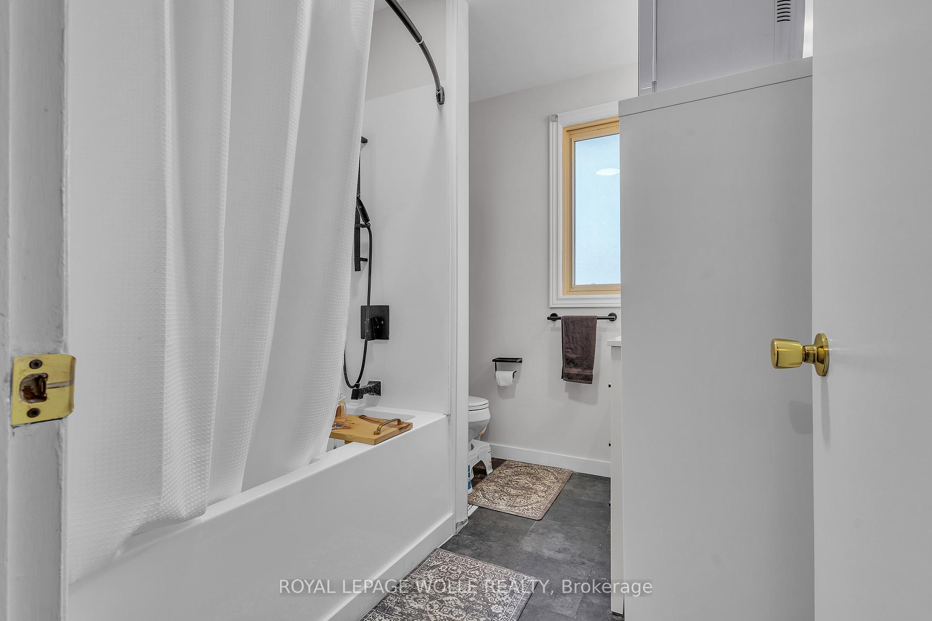 Photo 21 of 110 Shadeland Crescent, Kitchener — HOMEH