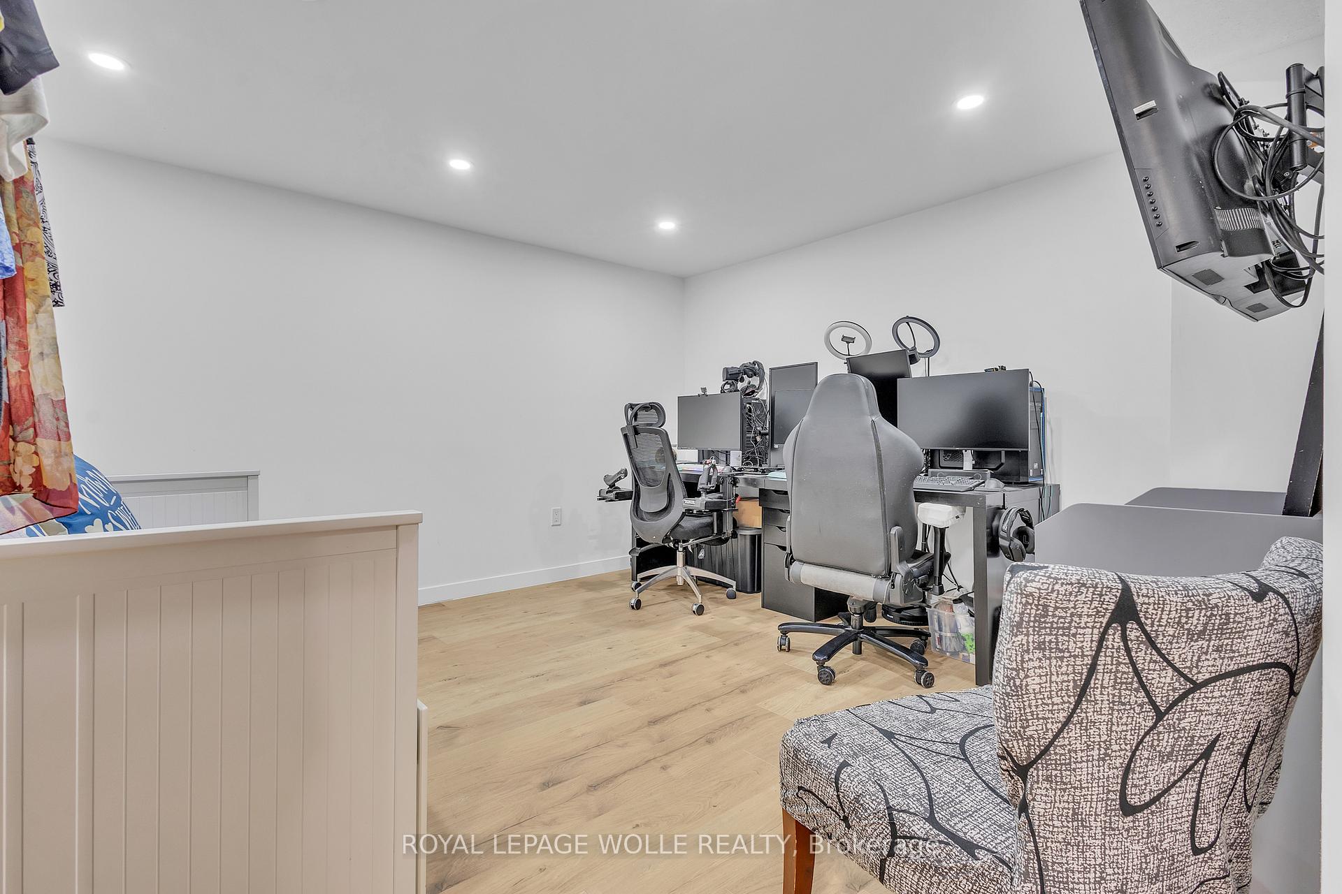 Photo 31 of 110 Shadeland Crescent, Kitchener — HOMEH