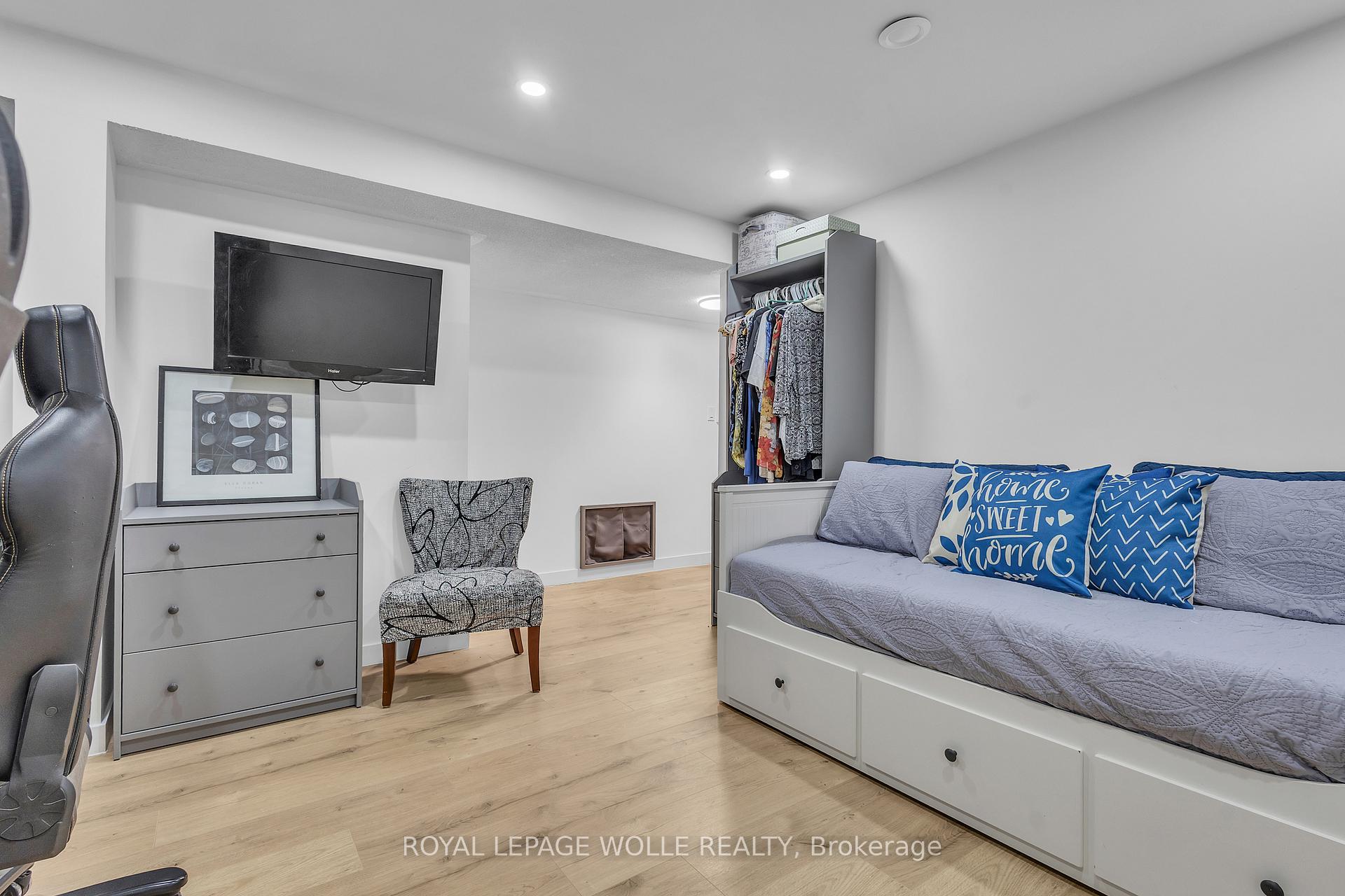 Photo 32 of 110 Shadeland Crescent, Kitchener — HOMEH