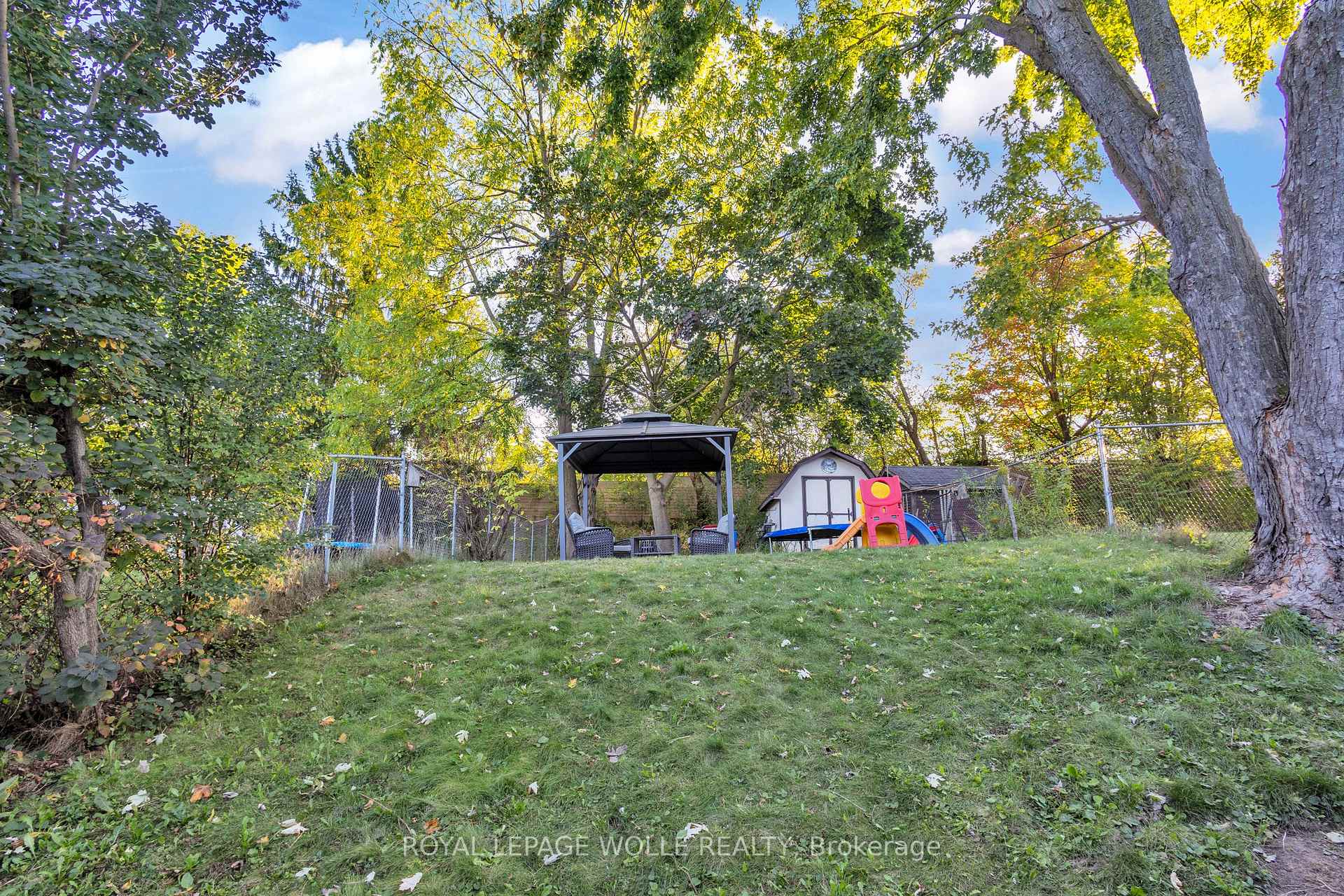 Photo 34 of 110 Shadeland Crescent, Kitchener — HOMEH