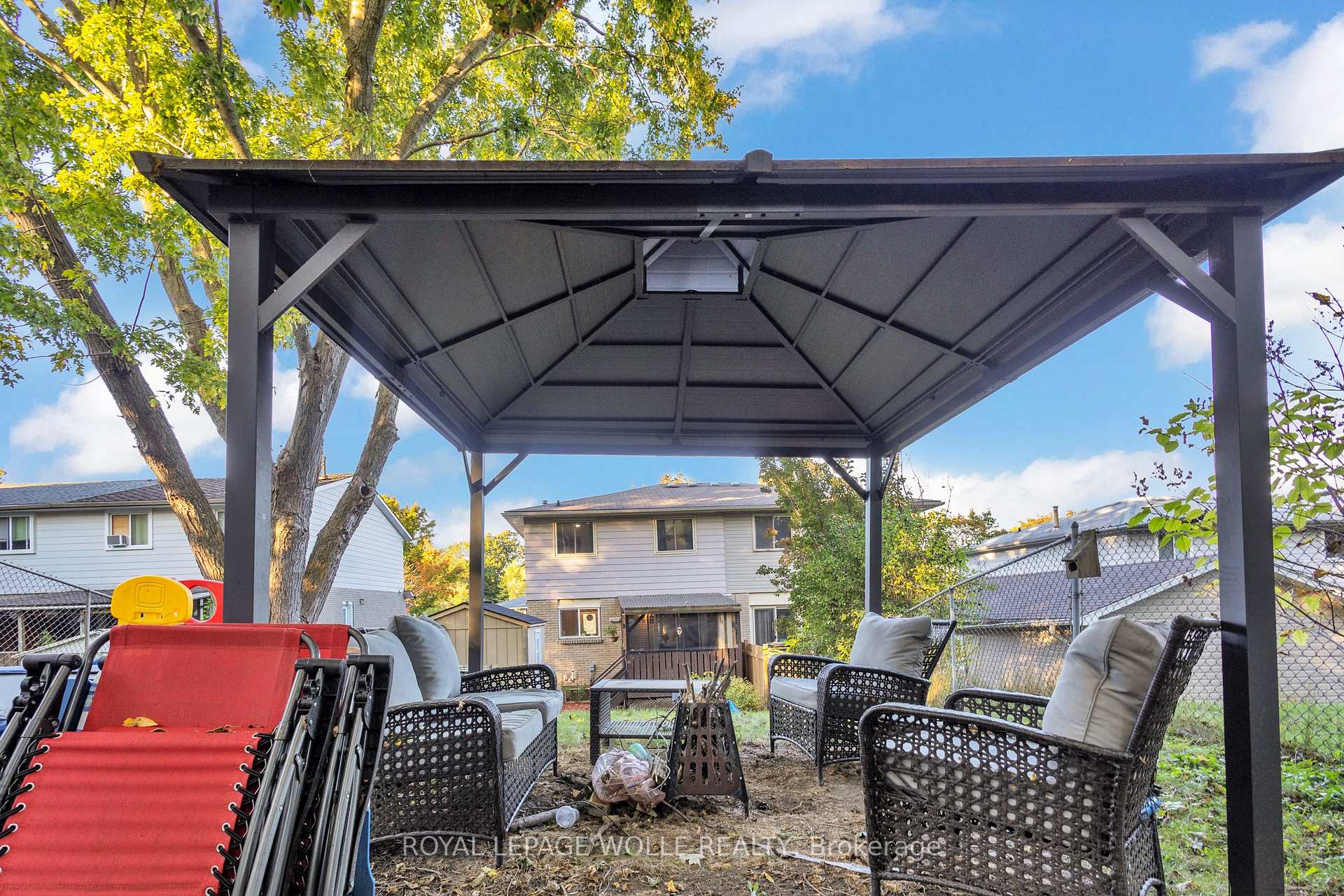 Photo 36 of 110 Shadeland Crescent, Kitchener — HOMEH