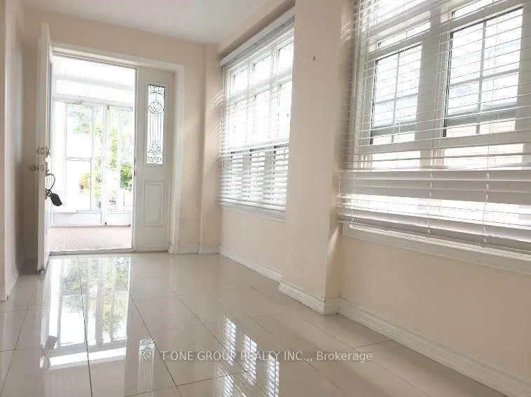 Photo 4 of 42 Sorrell Crescent, Markham, Milliken Mills East — HOMEH