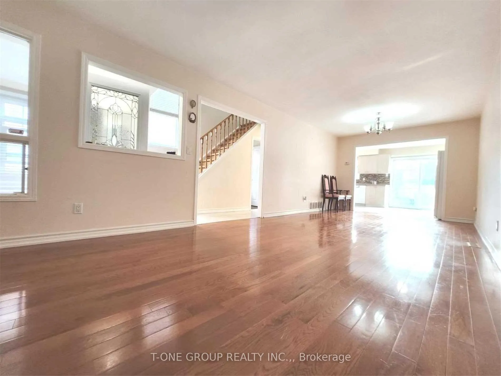 Photo 5 of 42 Sorrell Crescent, Markham, Milliken Mills East — HOMEH