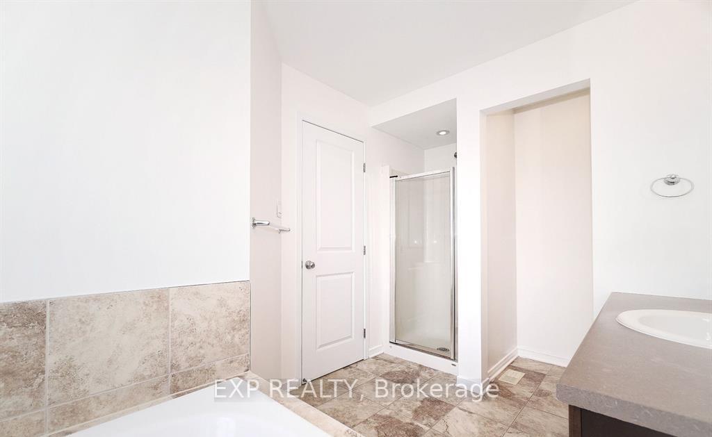 Photo 30 of 126 Akerson Road, Ottawa, Kanata - Emerald Meadows/Trailwest — HOMEH