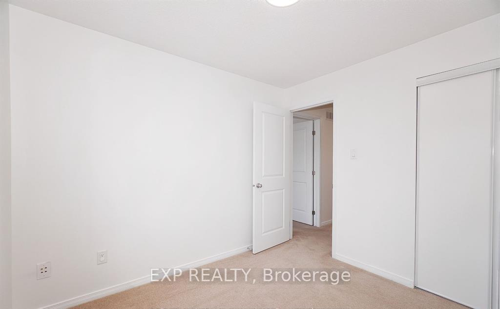 Photo 32 of 126 Akerson Road, Ottawa, Kanata - Emerald Meadows/Trailwest — HOMEH