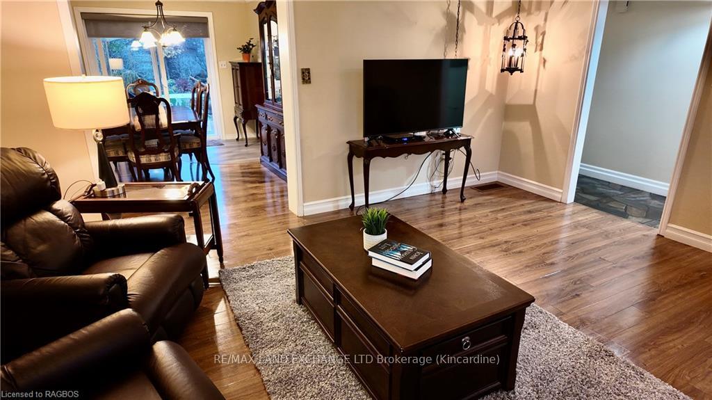 Photo 5 of 355 Penetangore Row, Kincardine — HOMEH