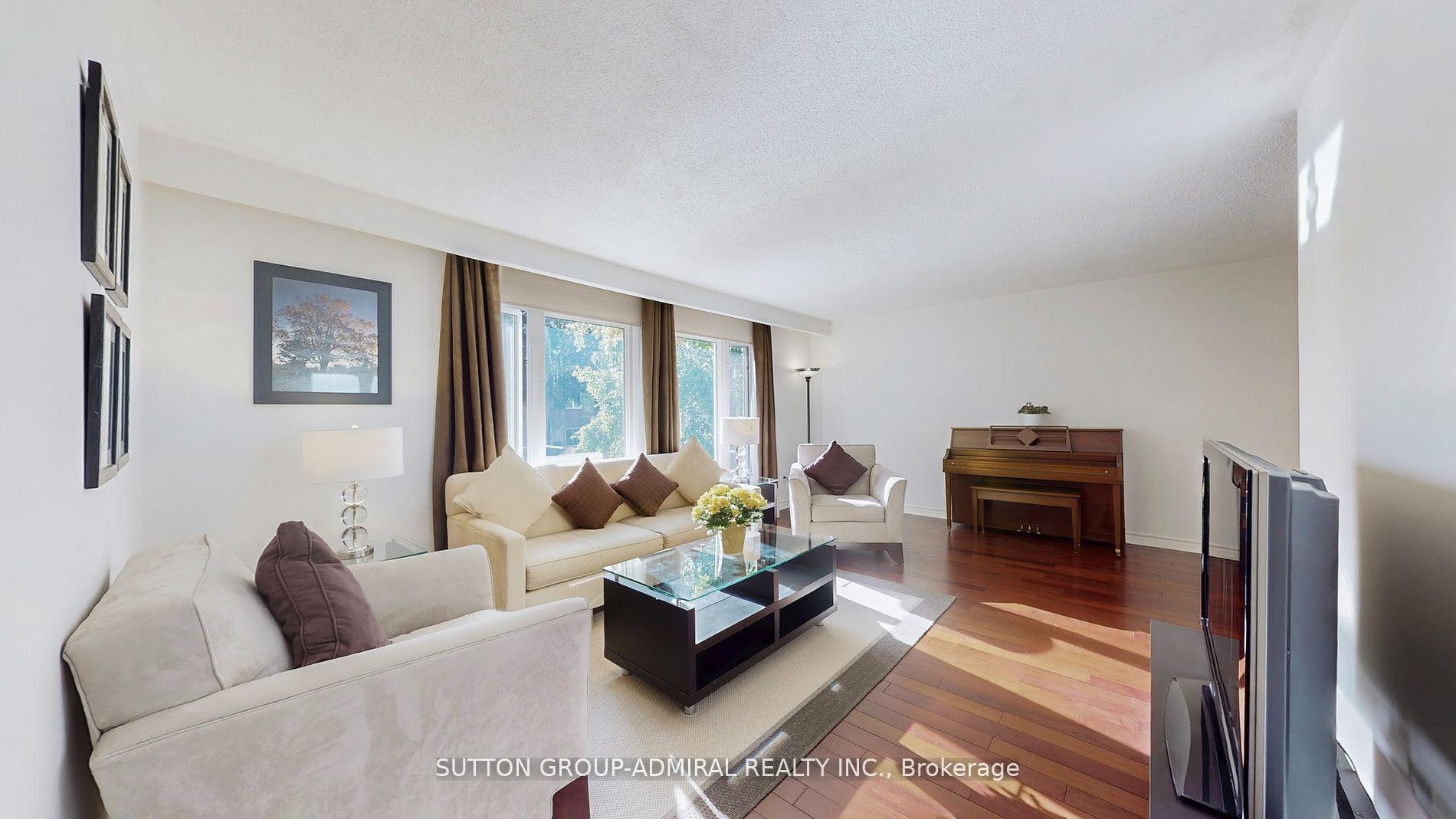Photo 6 of 62 Shieldmark Crescent, Markham, Royal Orchard — HOMEH