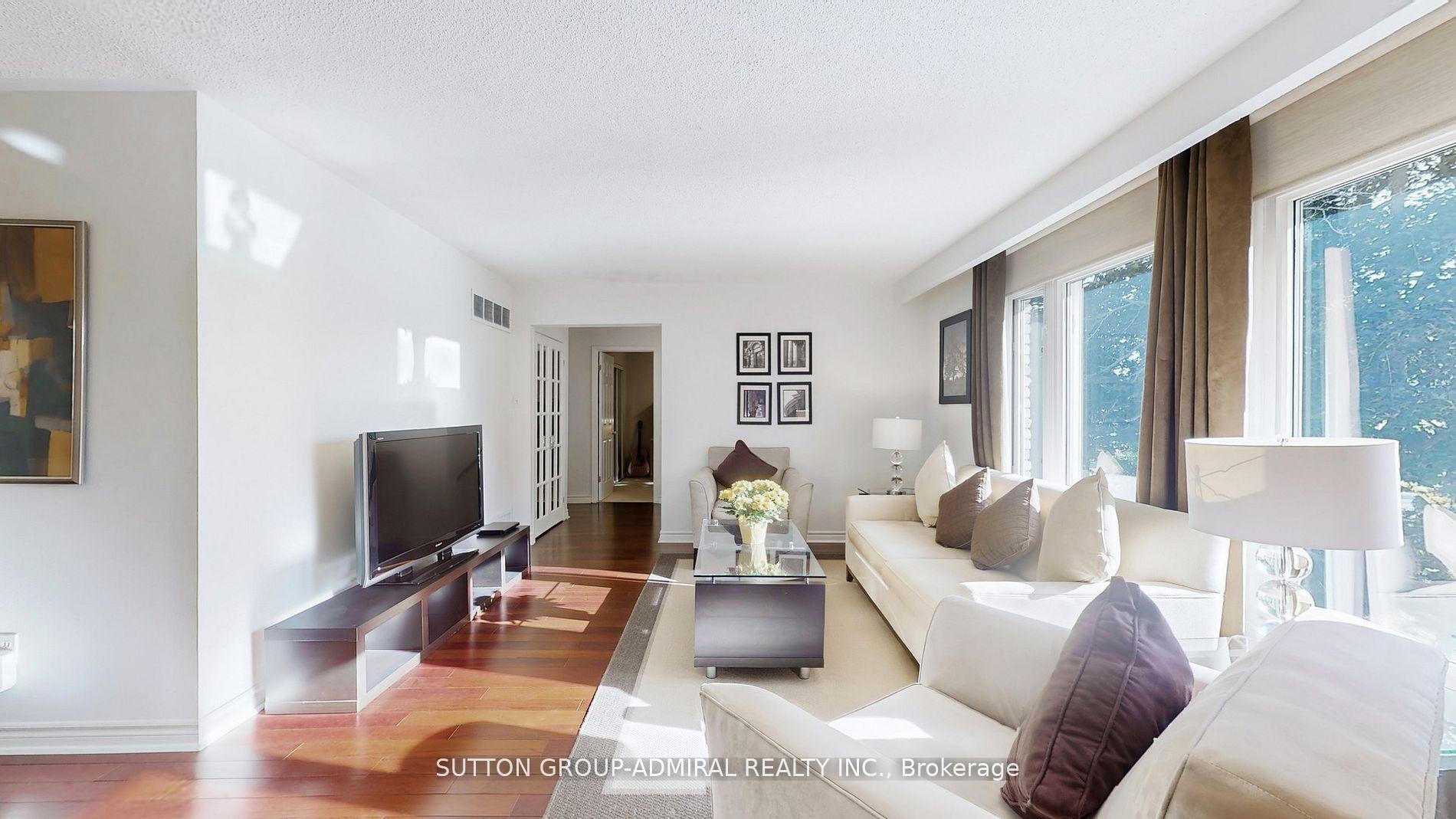 Photo 8 of 62 Shieldmark Crescent, Markham, Royal Orchard — HOMEH
