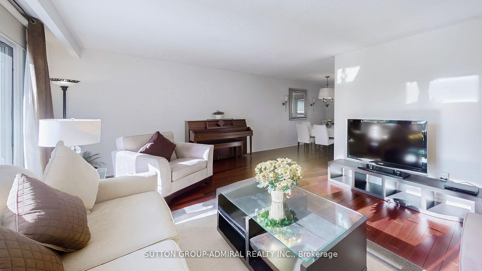 Photo 9 of 62 Shieldmark Crescent, Markham, Royal Orchard — HOMEH