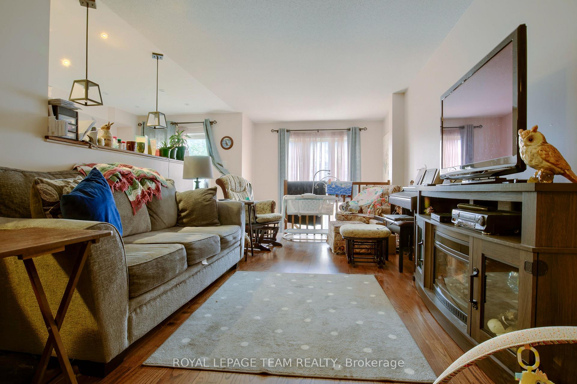 Photo 4 of 169 Romina Street, Ottawa, Kanata - Emerald Meadows/Trailwest — HOMEH