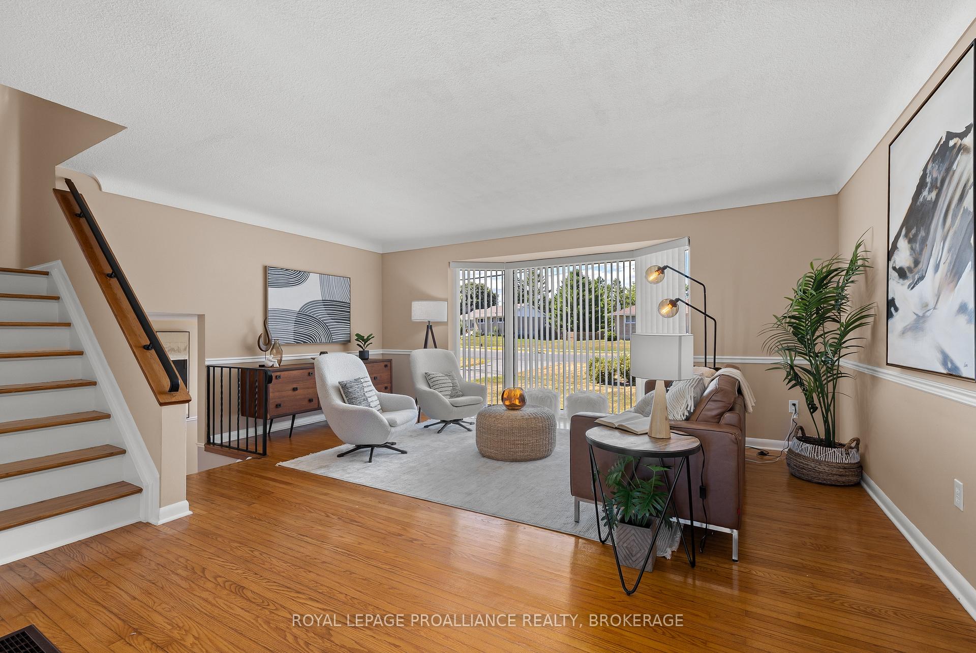Photo 17 of 35 Manitou Crescent E, Loyalist, Amherstview — HOMEH