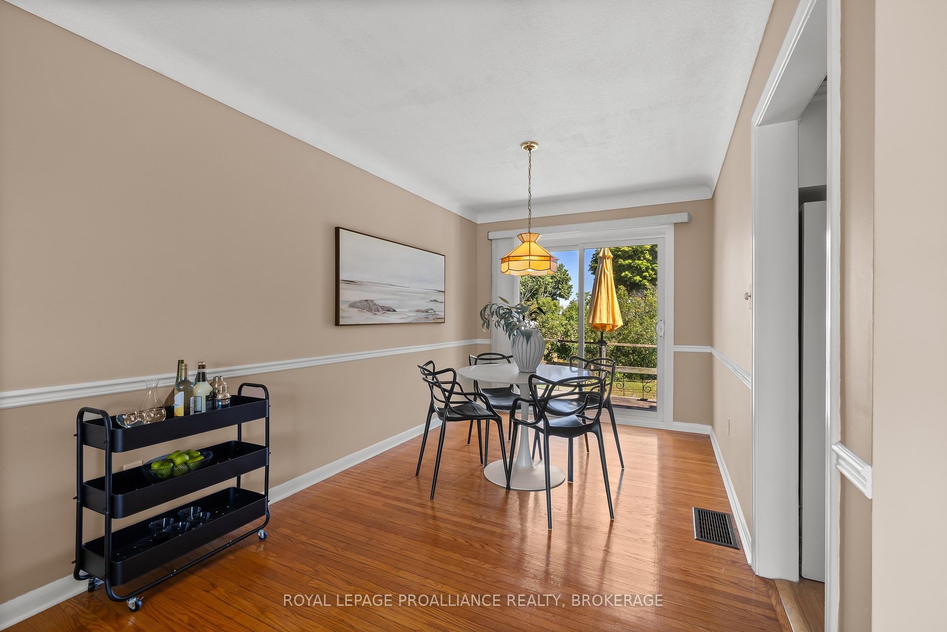 Photo 19 of 35 Manitou Crescent E, Loyalist, Amherstview — HOMEH