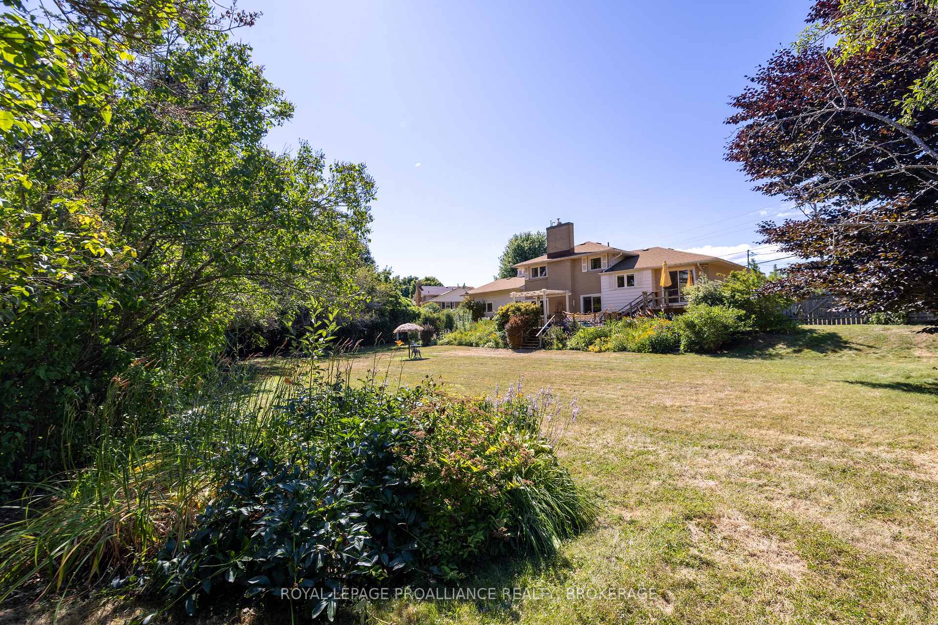 Photo 34 of 35 Manitou Crescent E, Loyalist, Amherstview — HOMEH