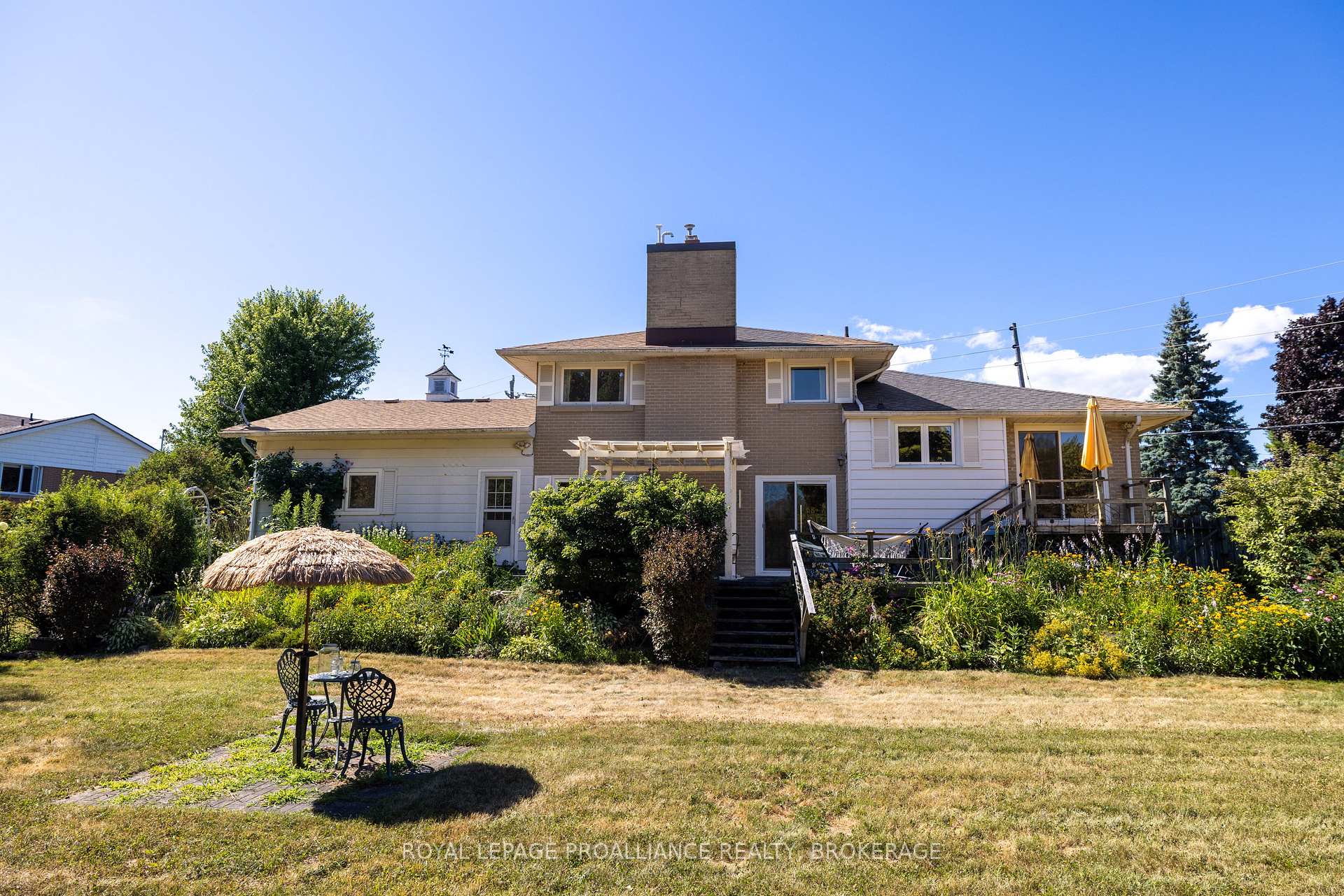 Photo 35 of 35 Manitou Crescent E, Loyalist, Amherstview — HOMEH