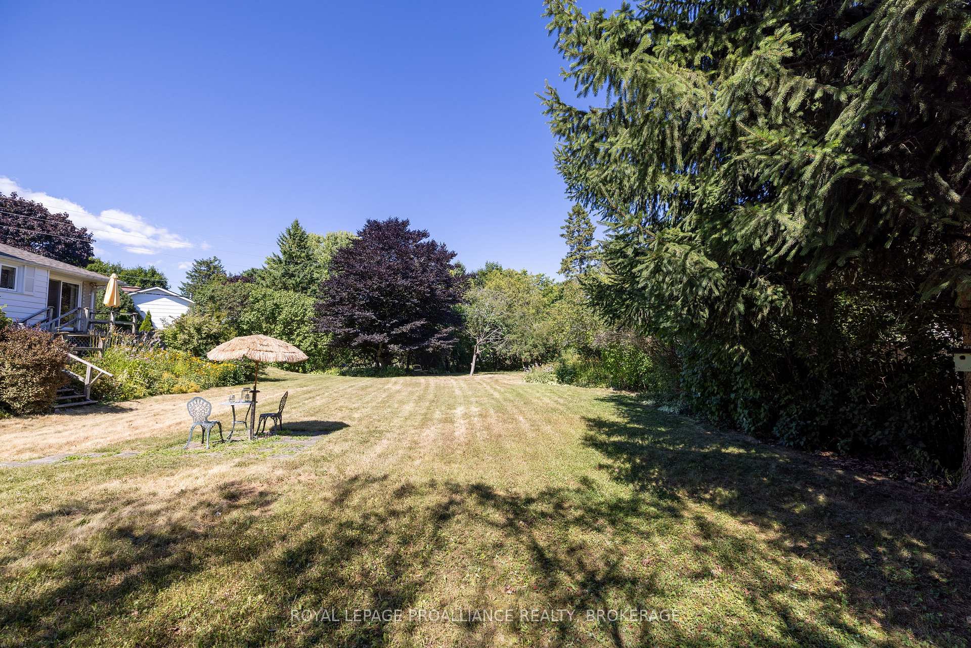 Photo 36 of 35 Manitou Crescent E, Loyalist, Amherstview — HOMEH