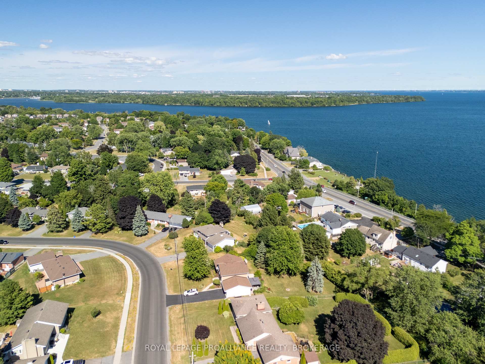 Photo 41 of 35 Manitou Crescent E, Loyalist, Amherstview — HOMEH