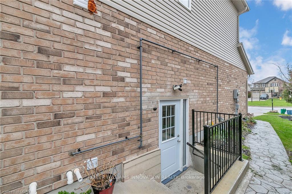 Front of Unit #B, 916 Magdalena Court