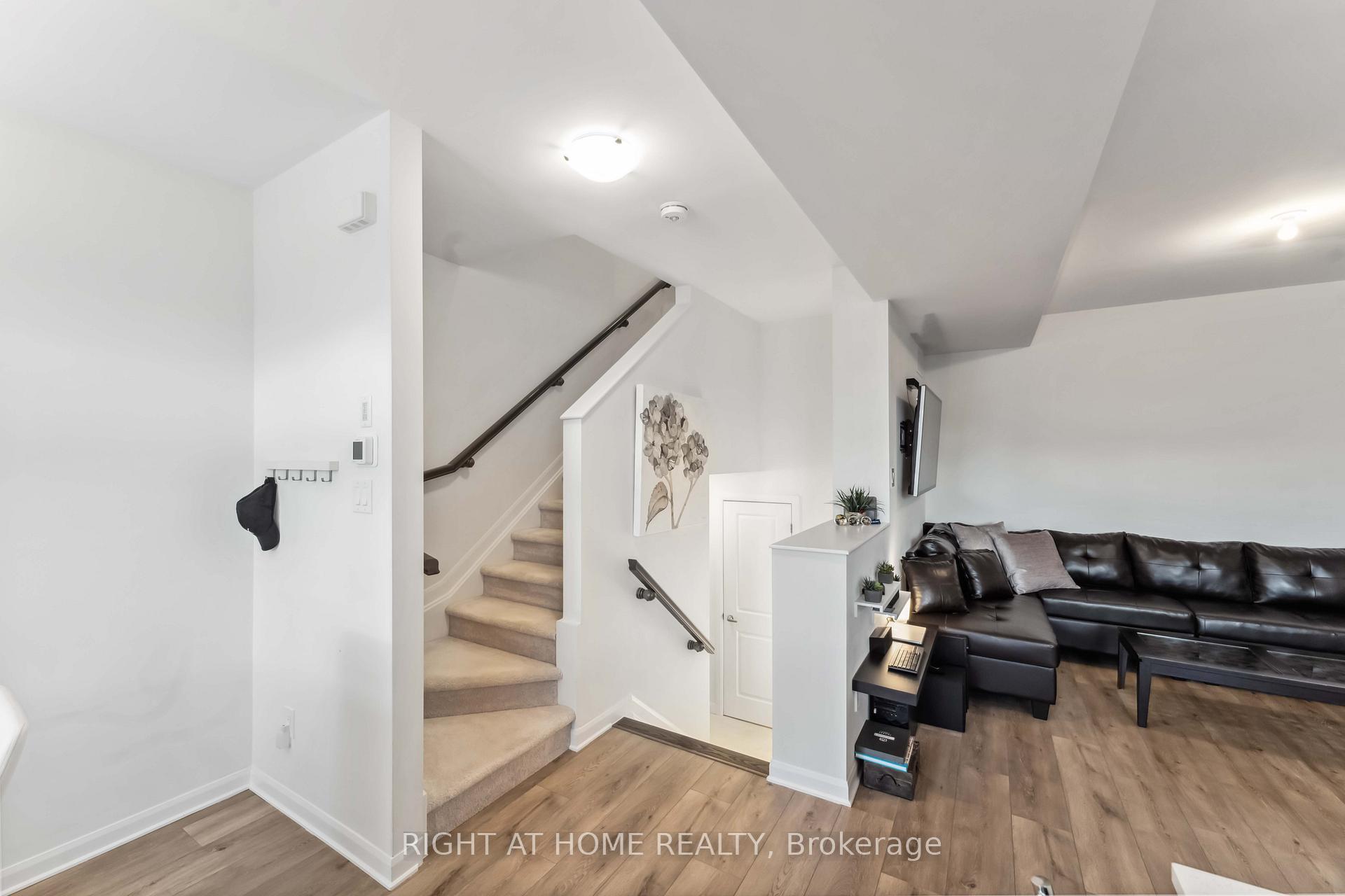 Photo 3 of 167 Attwell Private, Ottawa, Kanata - Morgan's Grant/South March — HOMEH