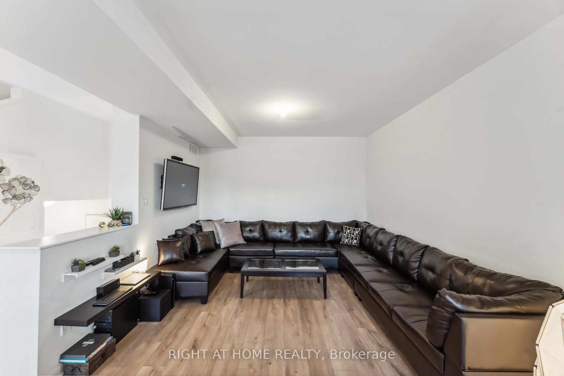 Photo 4 of 167 Attwell Private, Ottawa, Kanata - Morgan's Grant/South March — HOMEH