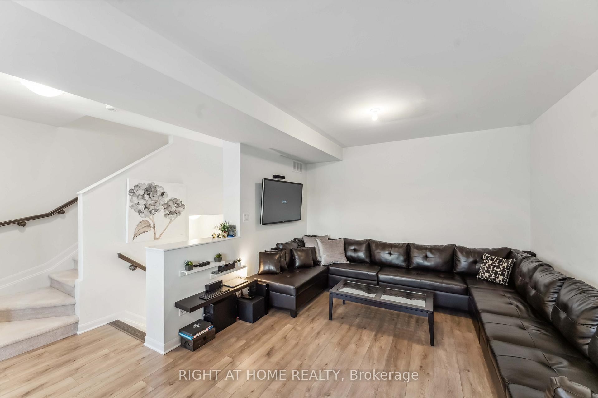 Photo 5 of 167 Attwell Private, Ottawa, Kanata - Morgan's Grant/South March — HOMEH