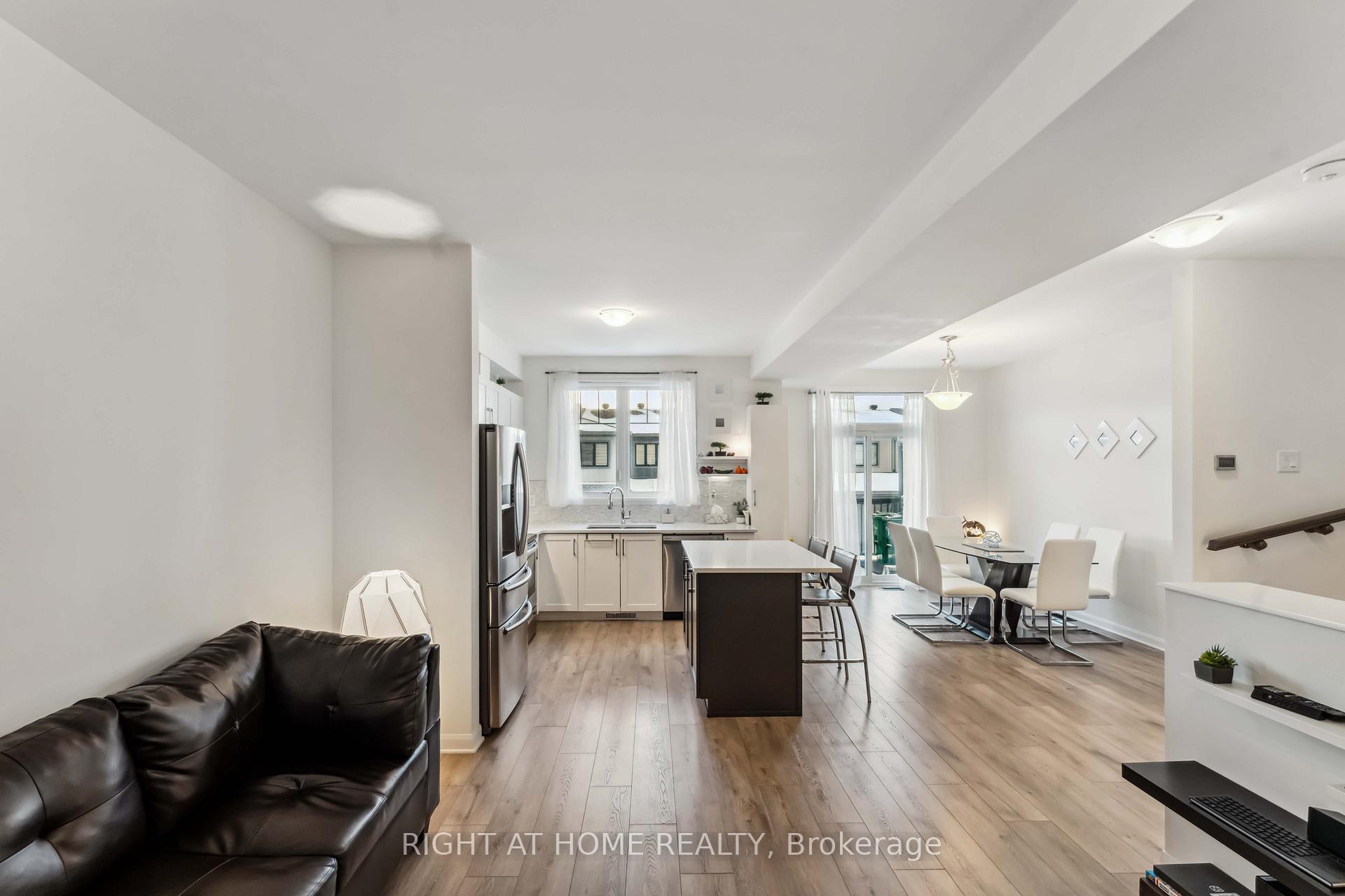 Photo 7 of 167 Attwell Private, Ottawa, Kanata - Morgan's Grant/South March — HOMEH