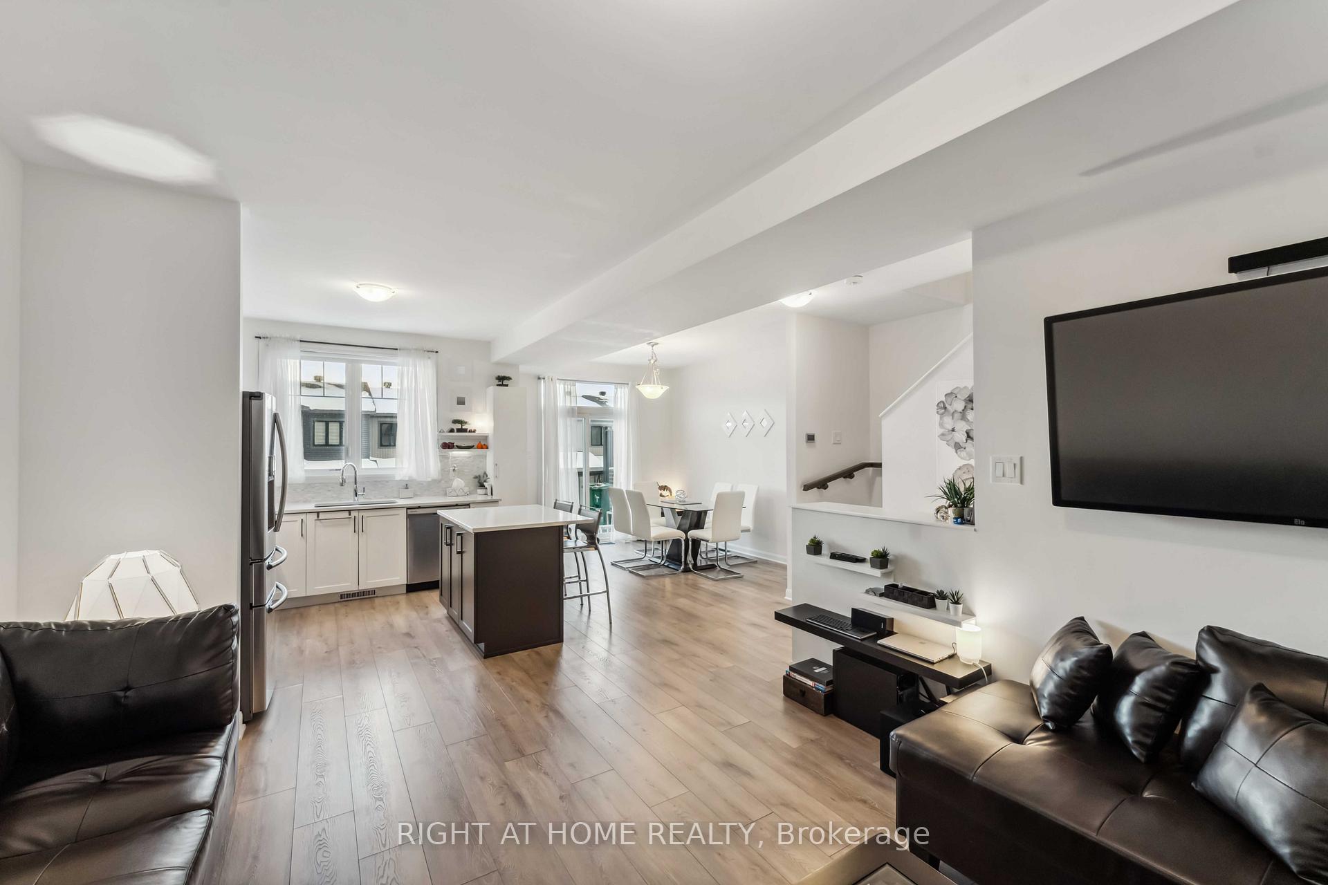 Photo 8 of 167 Attwell Private, Ottawa, Kanata - Morgan's Grant/South March — HOMEH