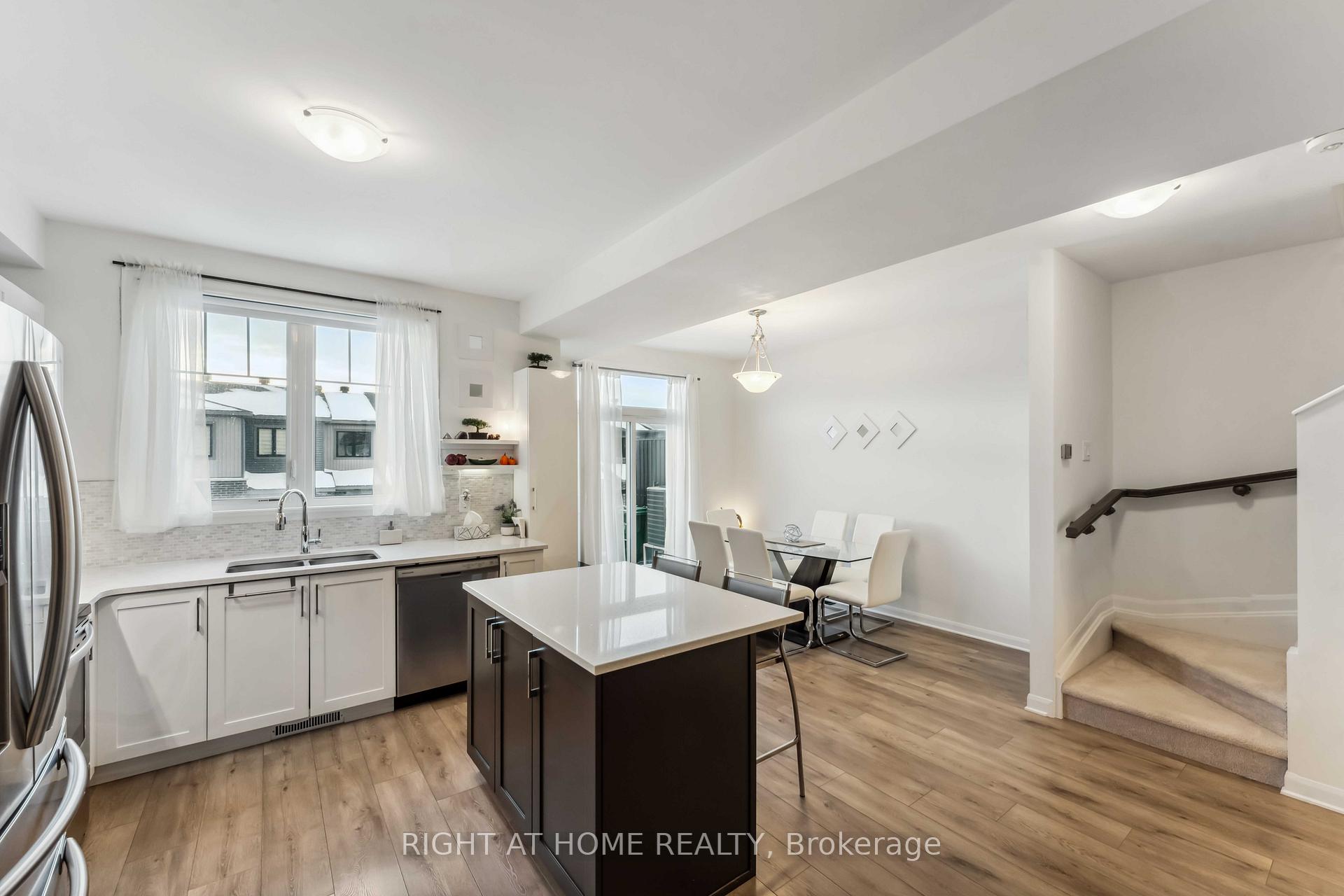 Photo 10 of 167 Attwell Private, Ottawa, Kanata - Morgan's Grant/South March — HOMEH