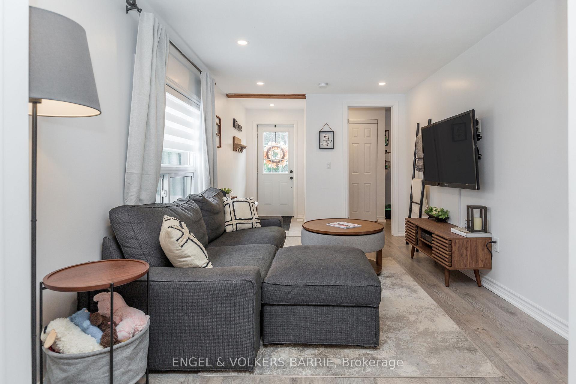 Photo 4 of 1068 Emily Street, Innisfil, Rural Innisfil — HOMEH