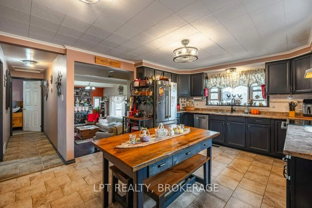 Photo 7 of 3939 Howes Road, Kingston, City North of 401 — HOMEH