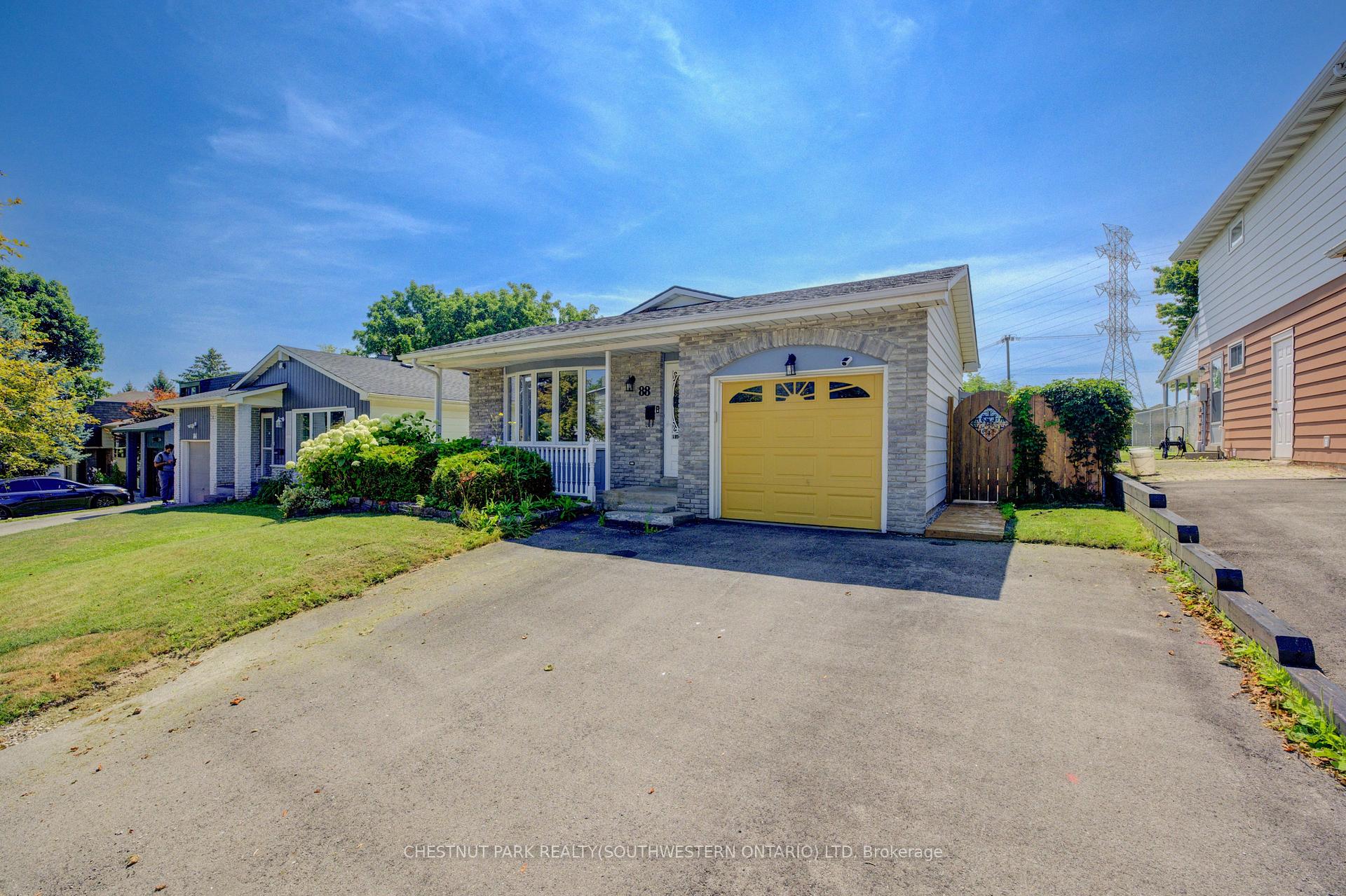 Photo 2 of Unit B, 88 Glen Lake Crescent, Kitchener — HOMEH