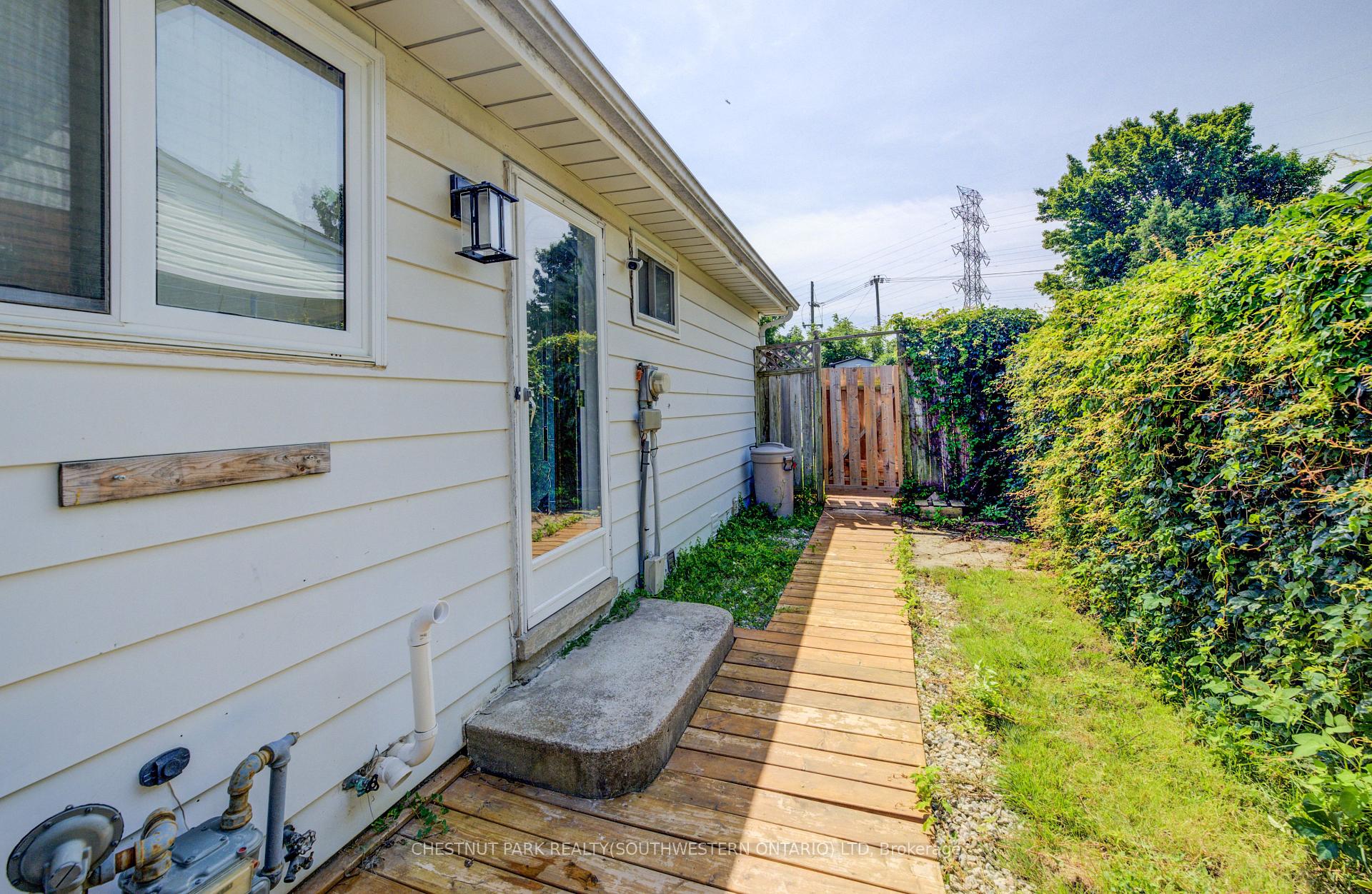 Photo 4 of Unit B, 88 Glen Lake Crescent, Kitchener — HOMEH