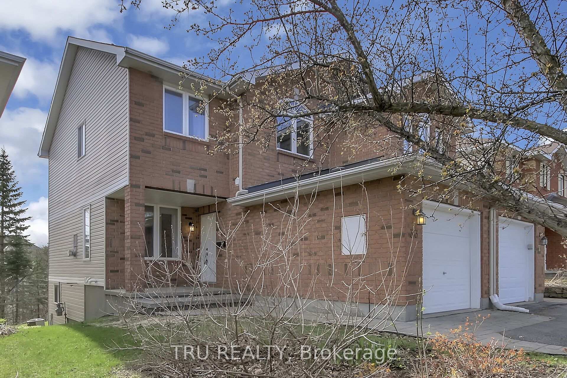 Photo 2 of 33 Highmont Court, Ottawa, Kanata - Kanata Lakes/Heritage Hills — HOMEH