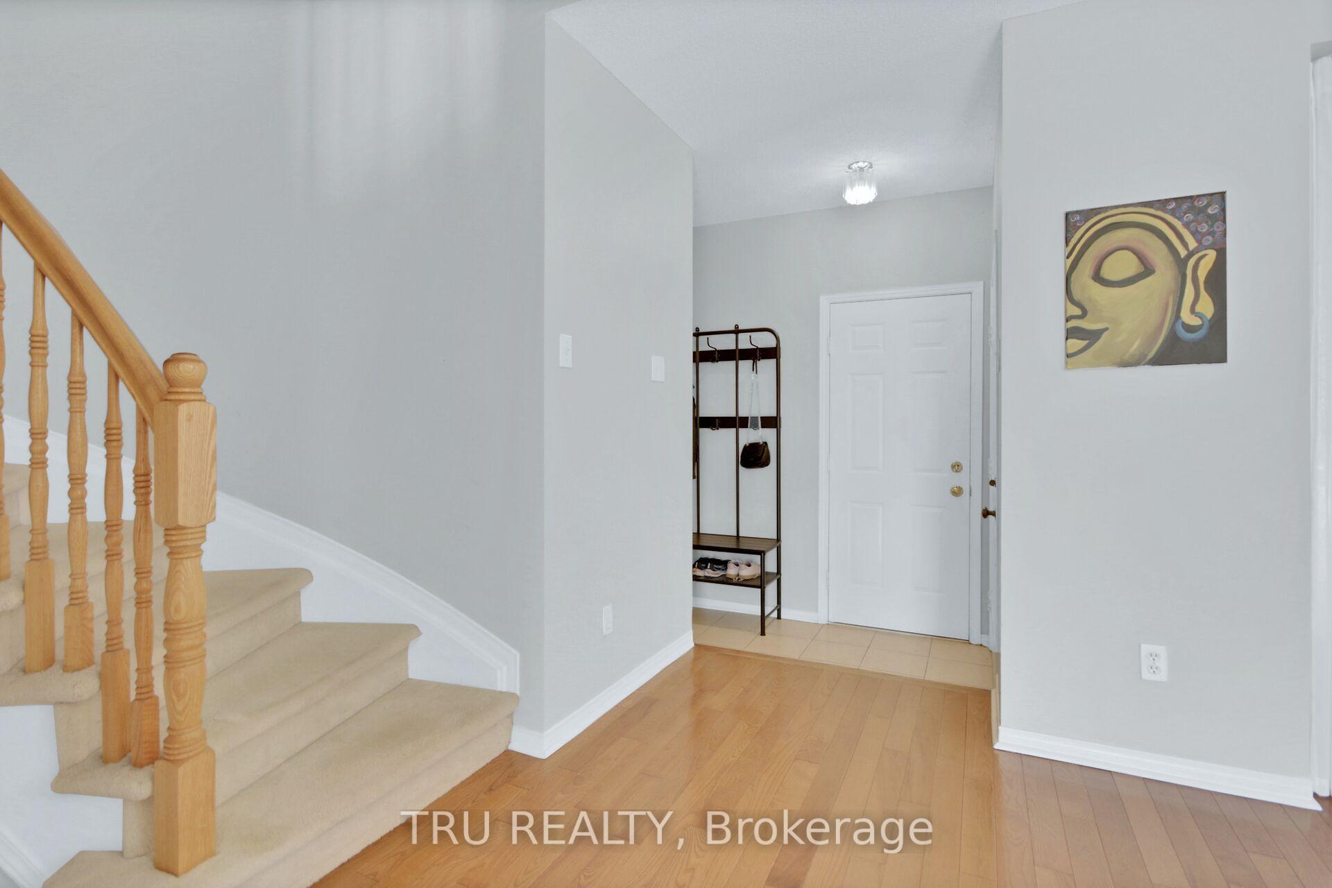 Photo 5 of 33 Highmont Court, Ottawa, Kanata - Kanata Lakes/Heritage Hills — HOMEH