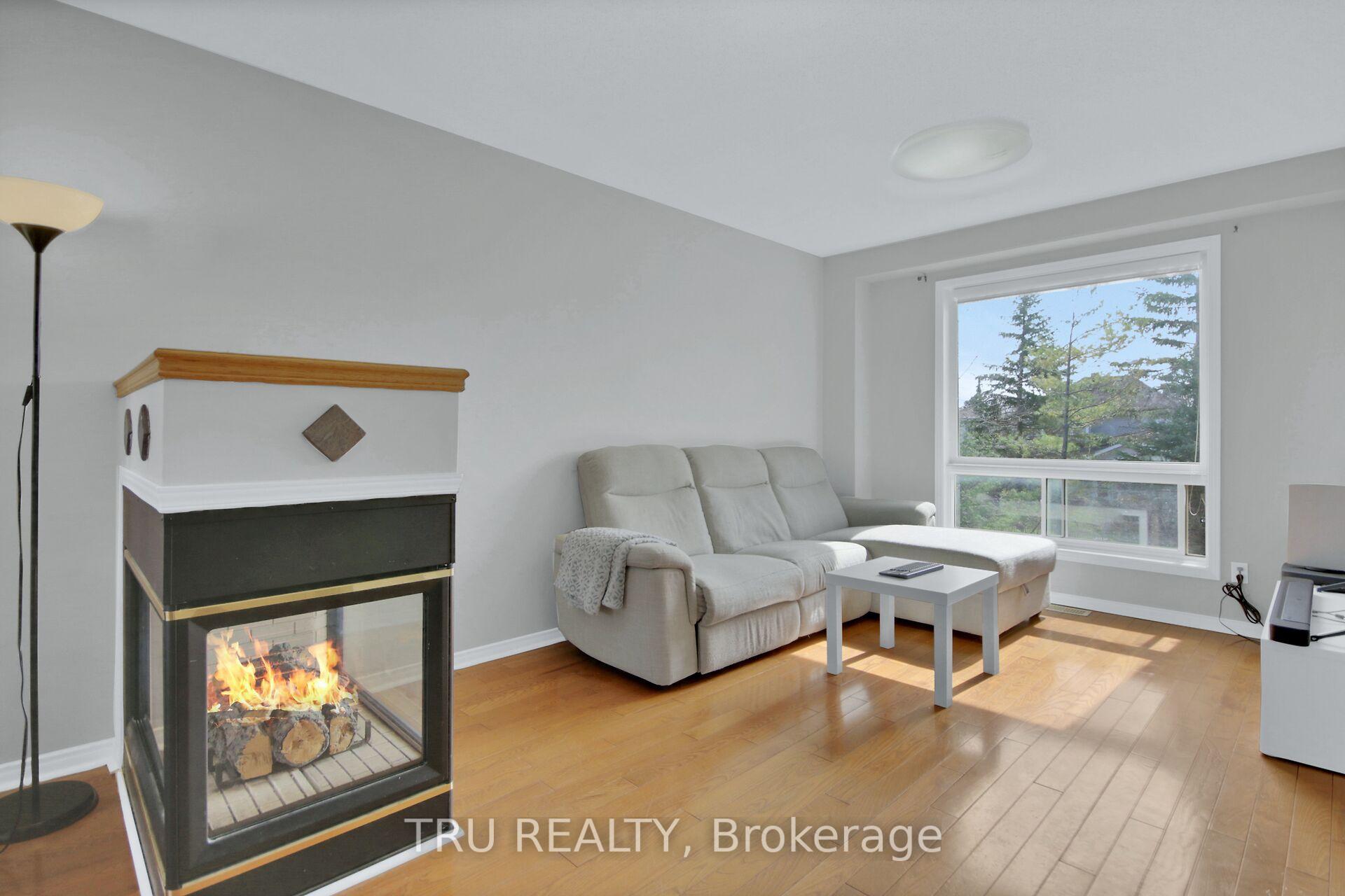 Photo 9 of 33 Highmont Court, Ottawa, Kanata - Kanata Lakes/Heritage Hills — HOMEH