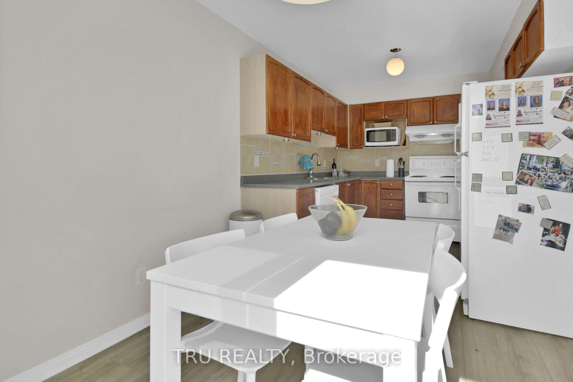 Photo 10 of 33 Highmont Court, Ottawa, Kanata - Kanata Lakes/Heritage Hills — HOMEH