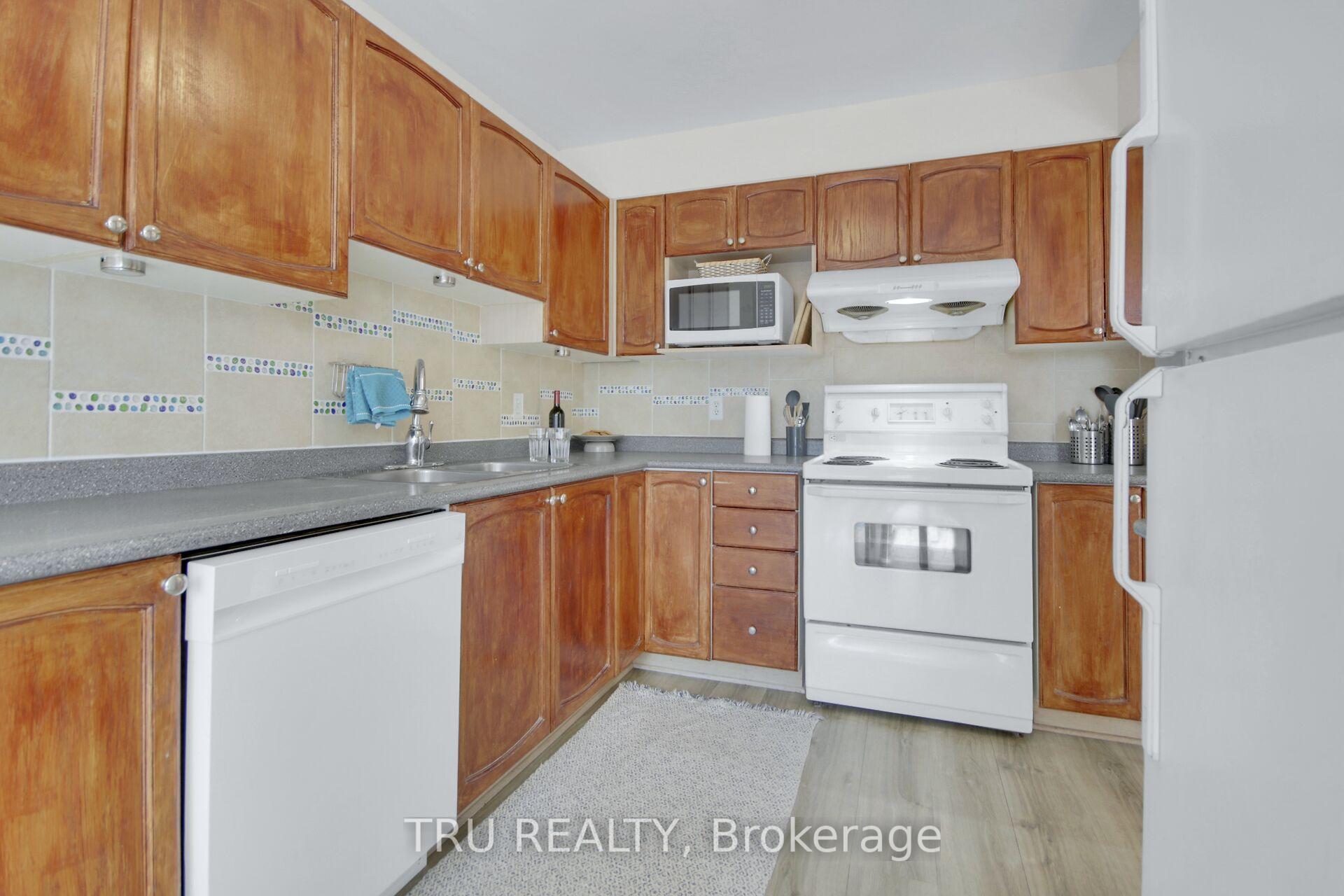 Photo 12 of 33 Highmont Court, Ottawa, Kanata - Kanata Lakes/Heritage Hills — HOMEH