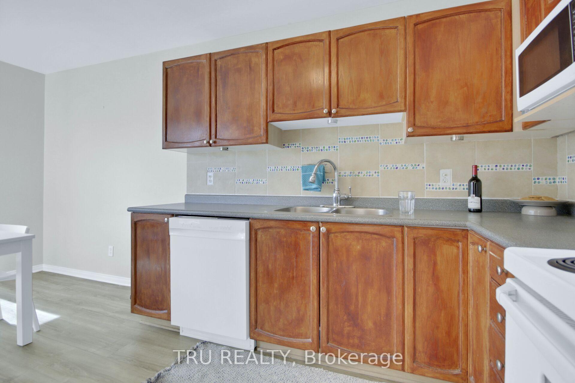 Photo 13 of 33 Highmont Court, Ottawa, Kanata - Kanata Lakes/Heritage Hills — HOMEH