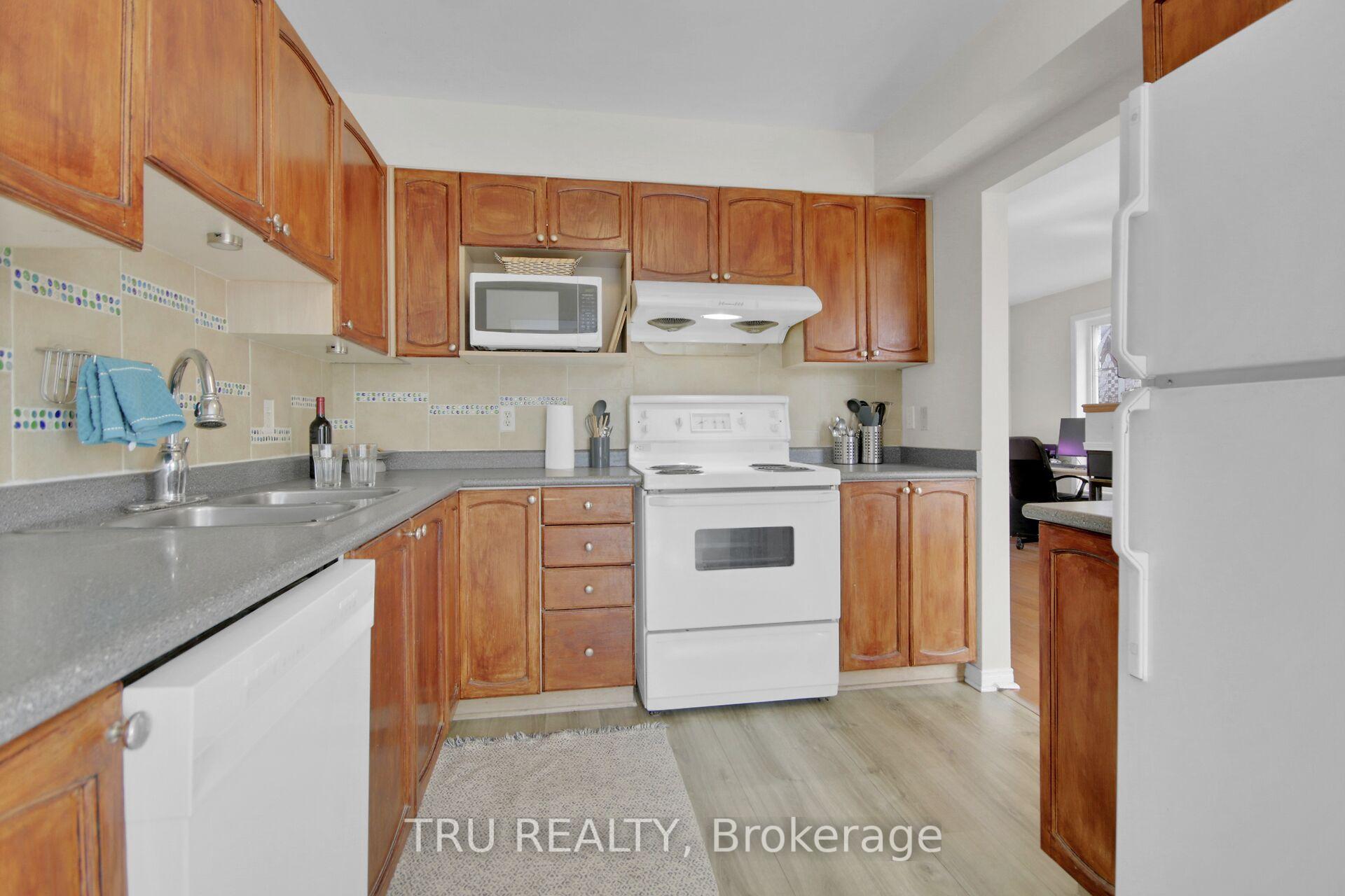 Photo 14 of 33 Highmont Court, Ottawa, Kanata - Kanata Lakes/Heritage Hills — HOMEH