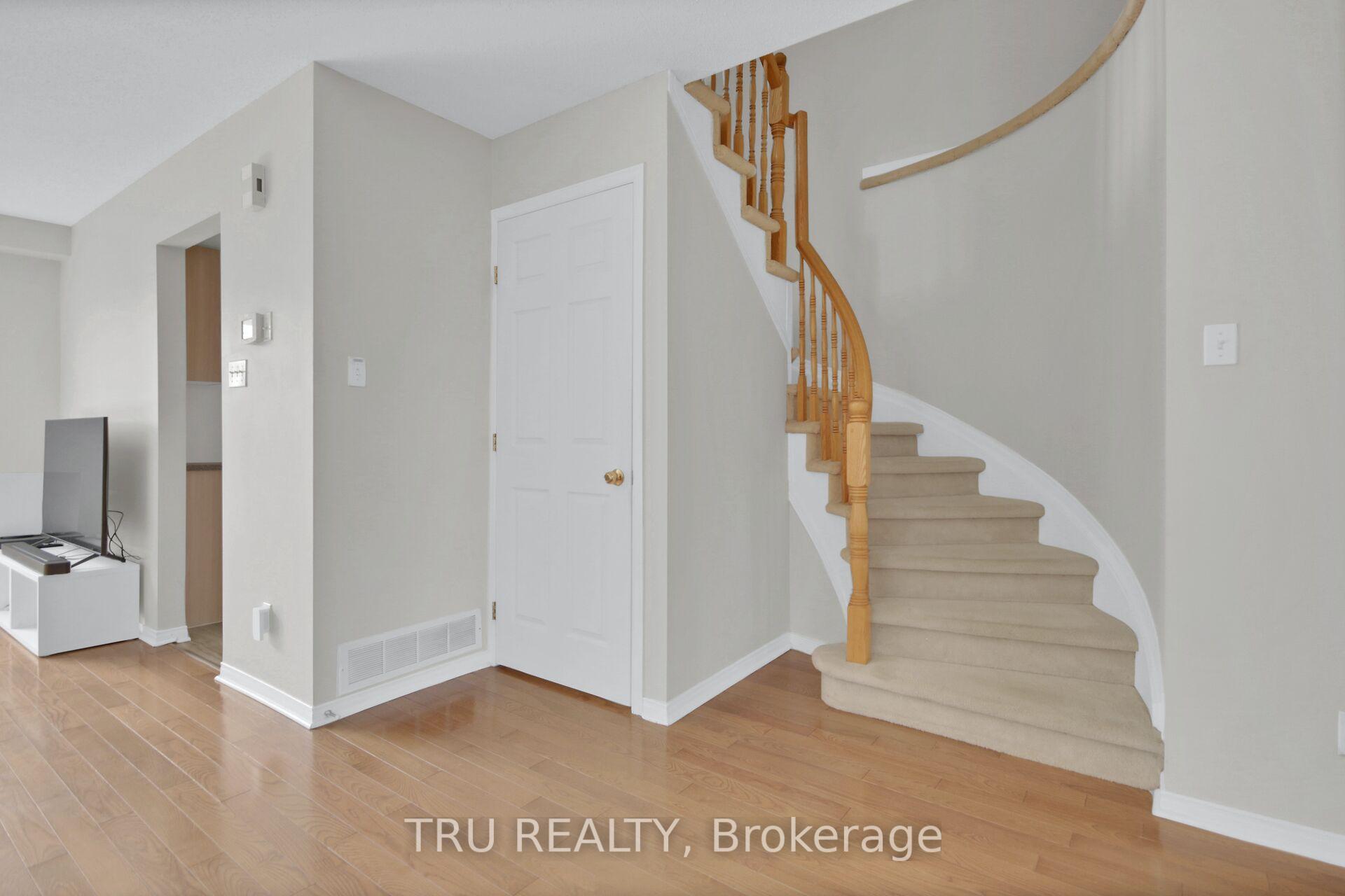 Photo 18 of 33 Highmont Court, Ottawa, Kanata - Kanata Lakes/Heritage Hills — HOMEH