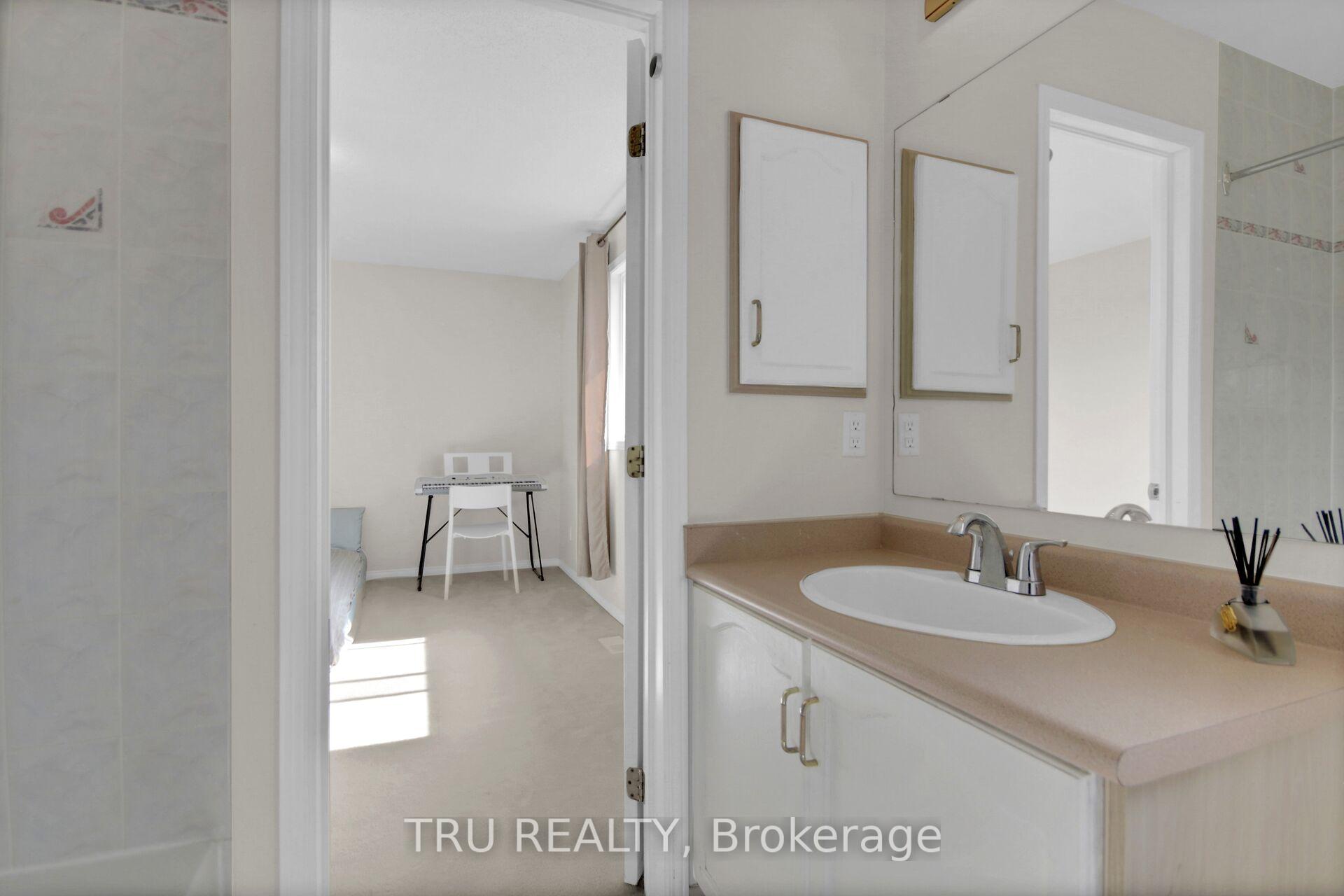Photo 22 of 33 Highmont Court, Ottawa, Kanata - Kanata Lakes/Heritage Hills — HOMEH