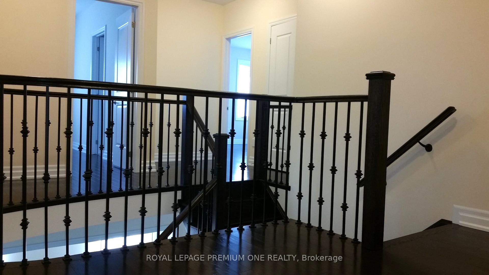Photo 9 of 7 Robert Berry Crescent, King, King City — HOMEH